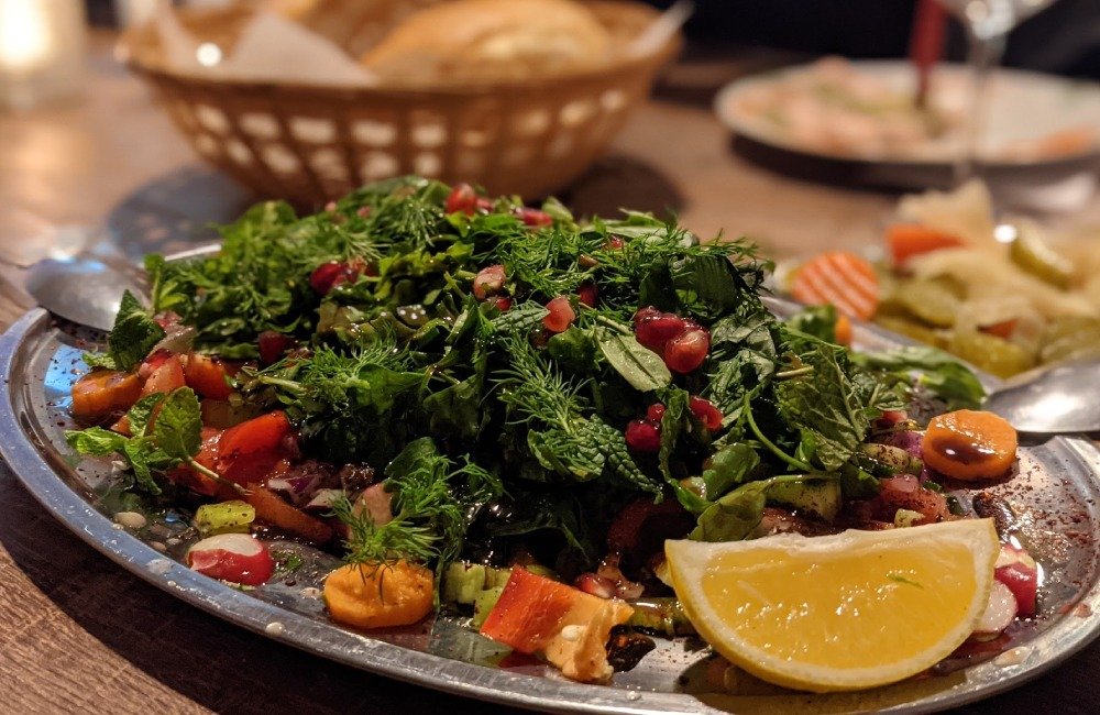 Der unglaubliche Salat im türkischen Fischrestaurant Ägäis. Foto: Jane Silber