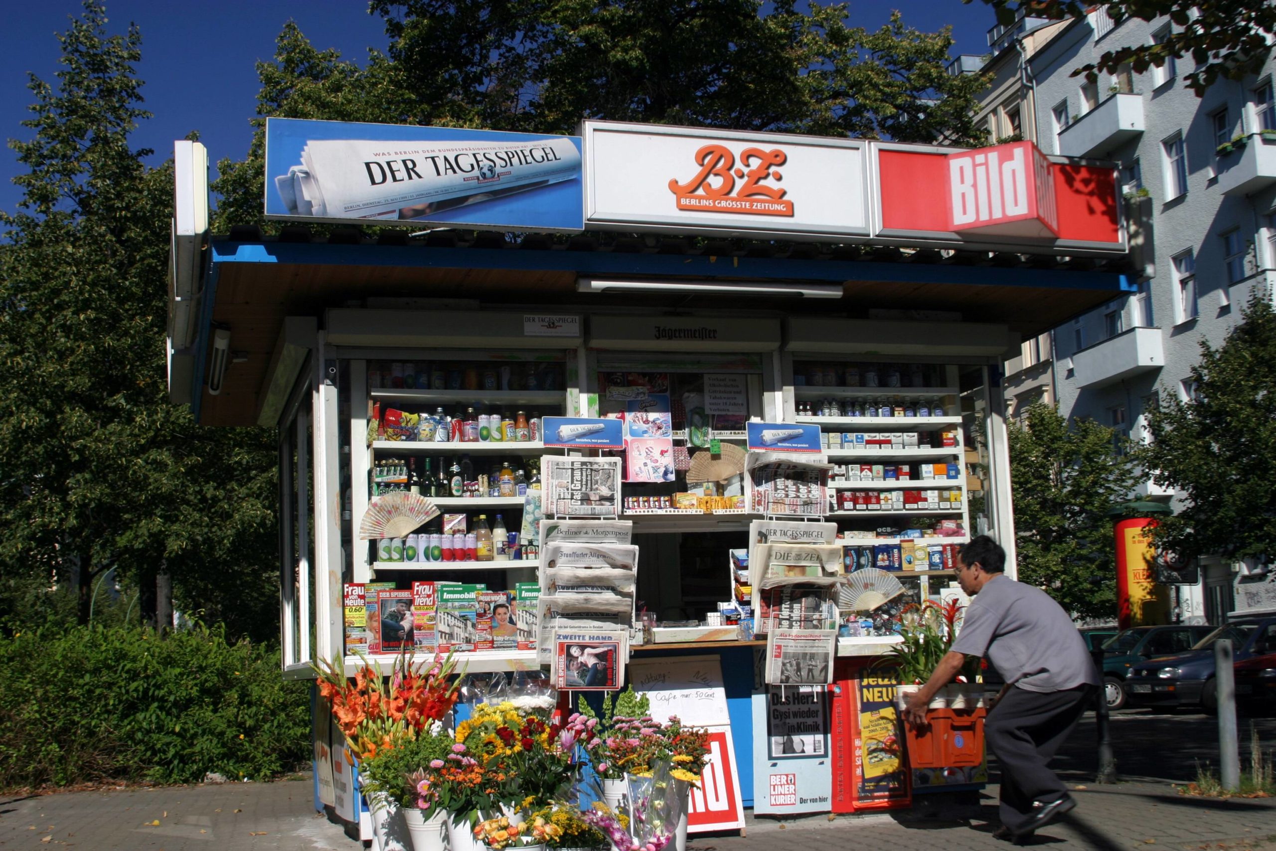 Diese Dinge sind verschwunden: Zeitungskiosk in Berlin. Foto: Imago/Ina Peek