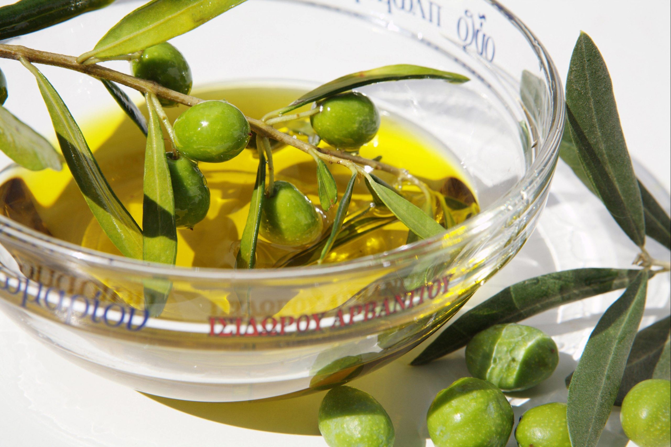 Griechenland in Berlin Bei Pikilia in Schöneberg stammt das Olivenöl aus der familieneigenen Produktion aus Kalamata. Für diesen sonnigen Geschmack kommen Berliner:innen aus der ganzen Stadt.