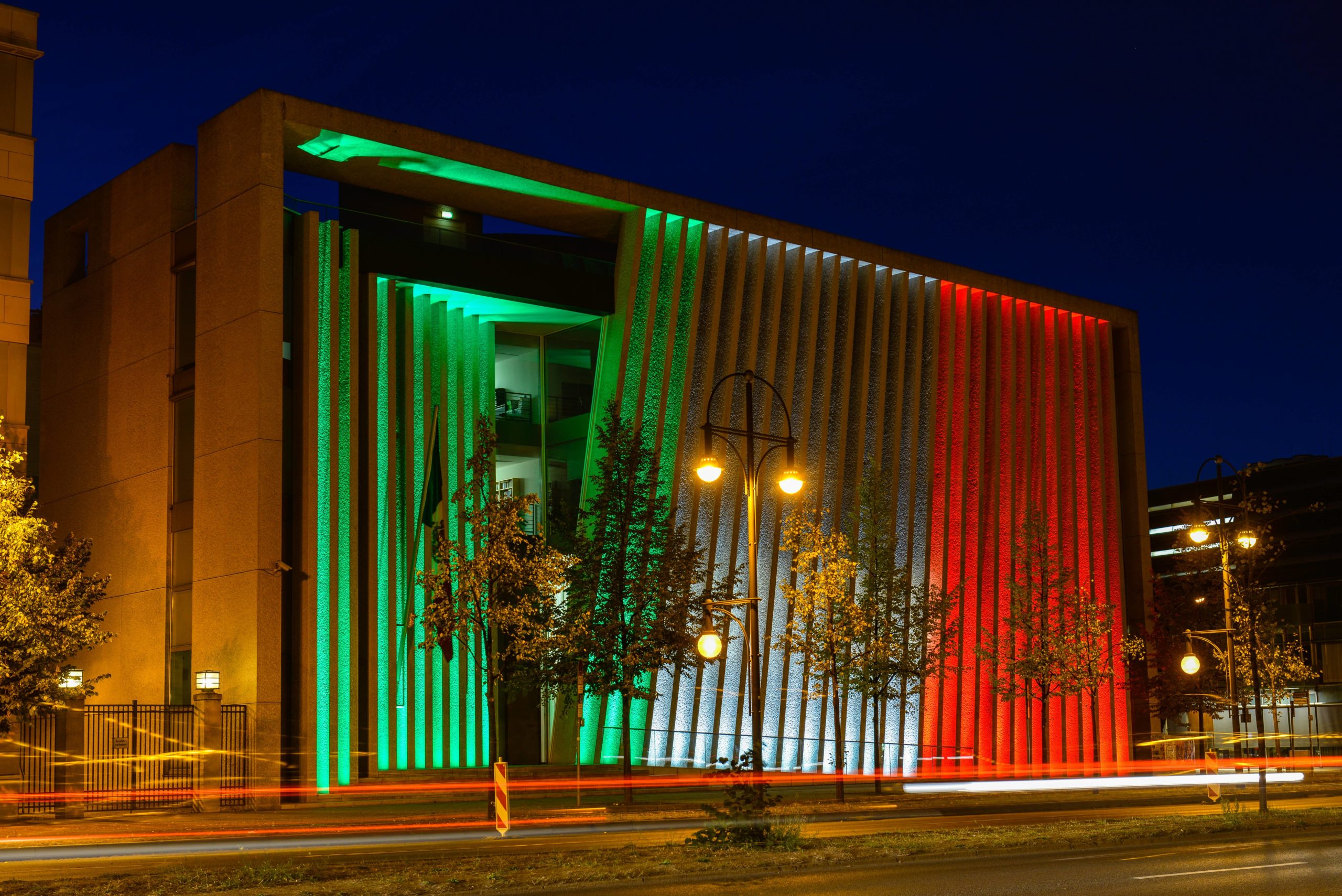 Die Botschaft von Mexiko in Berlin erstrahlte 2018 zum Festival of Light in den Farben der Nationalflagge. Foto: Imago/Joko