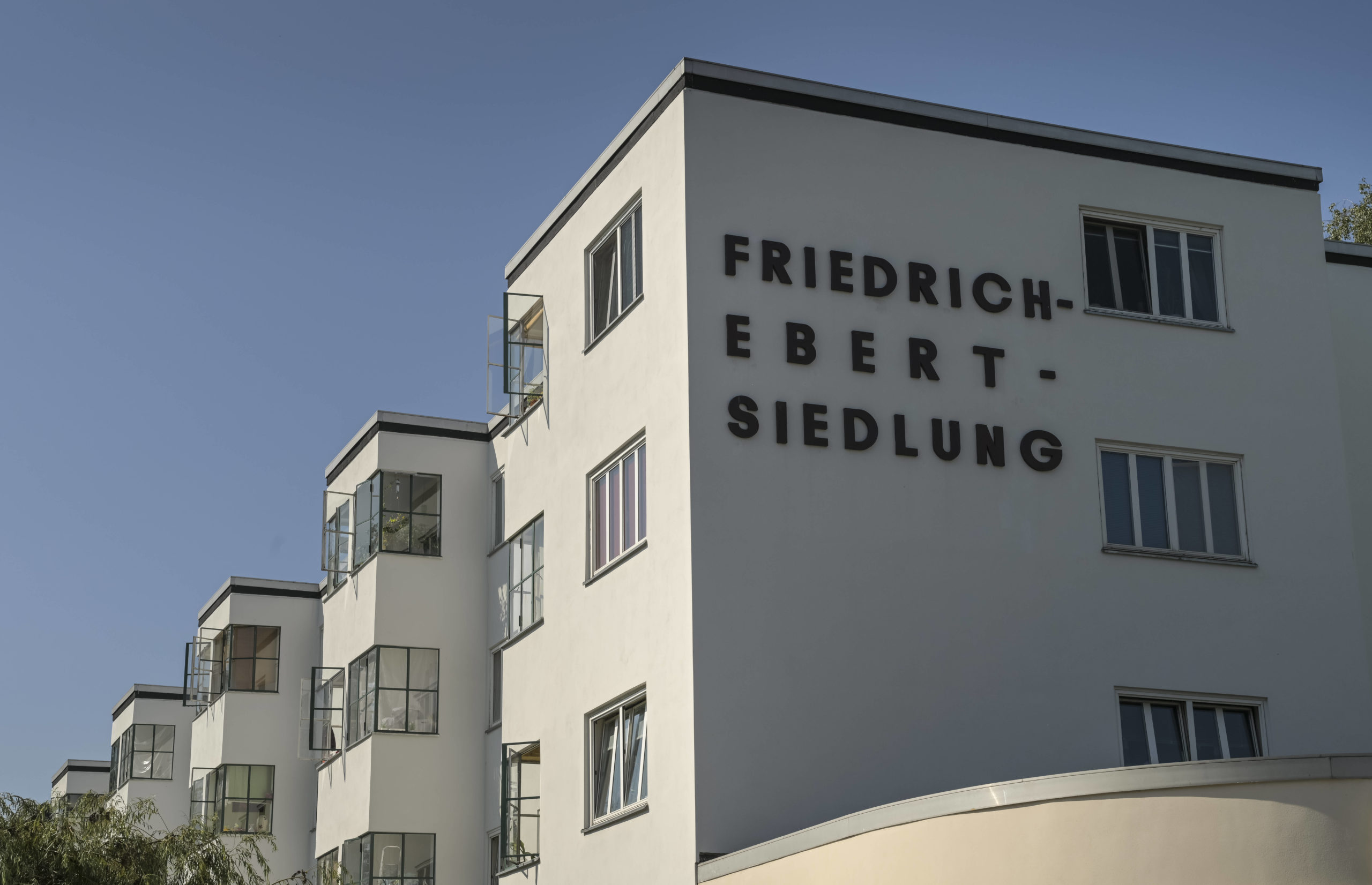 Afrikanisches Viertel und Architektur: Alle Wohnungen in der Friedrich-Ebert-Siedlung haben eine Loggia. Foto: Imago/Schöning 