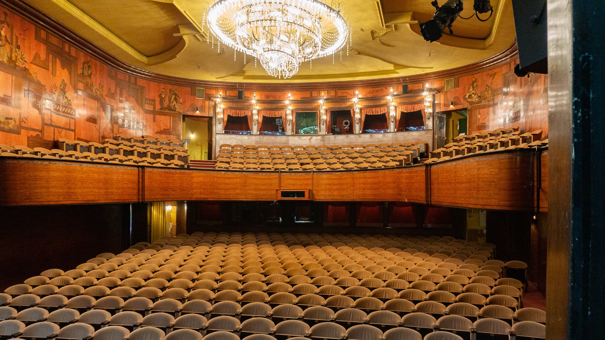 Der Saal des Renaissance-Theaters in Charlottenburg ist ein echtes Schmuckstück. Foto: Max Müller