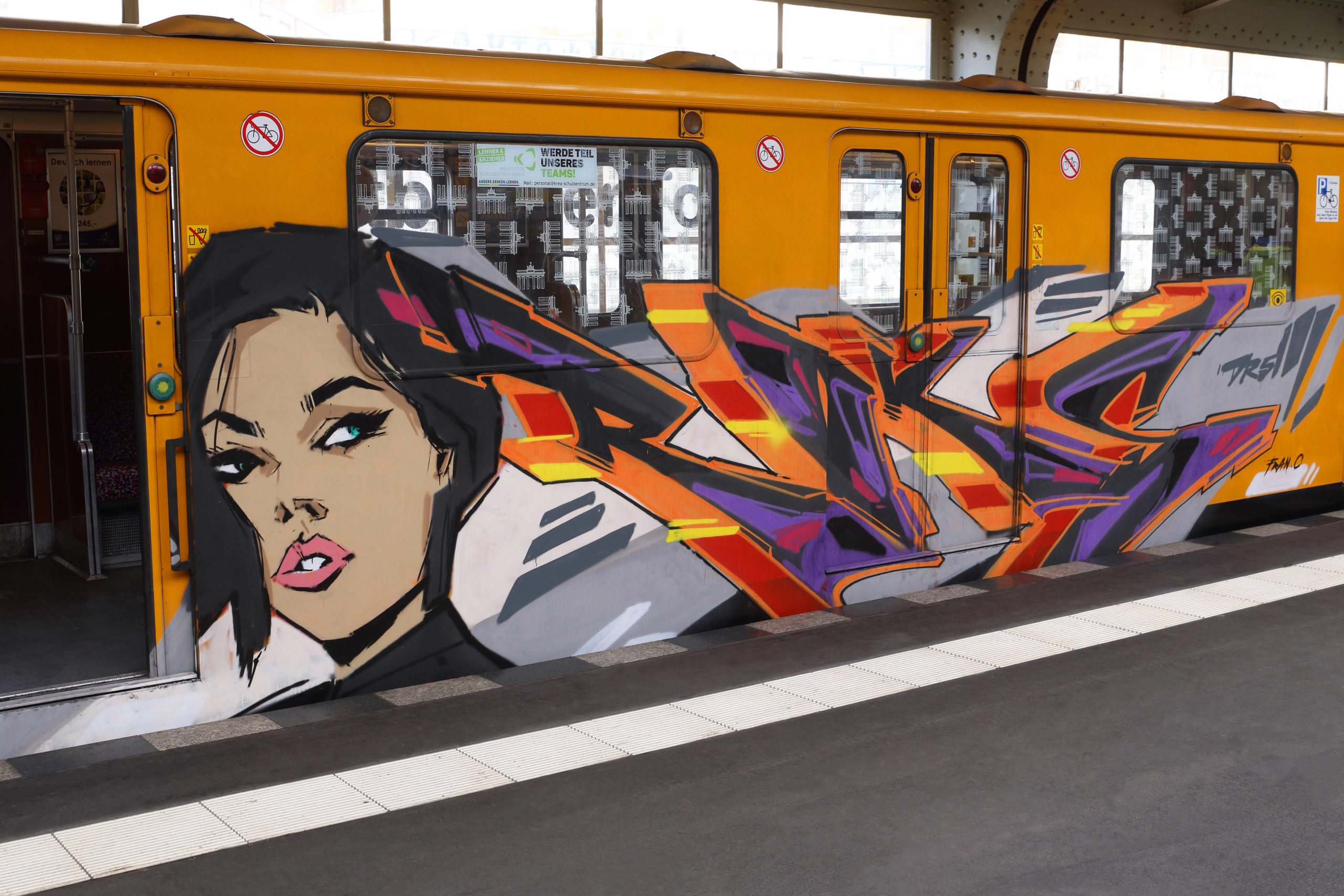 Graffiti Berlin Train-Writing an einer Berliner U-Bahn: "Wenn jemand viele Züge bemalt, dann ist das auch eine Art von Kunst, eine Art von Performance." 