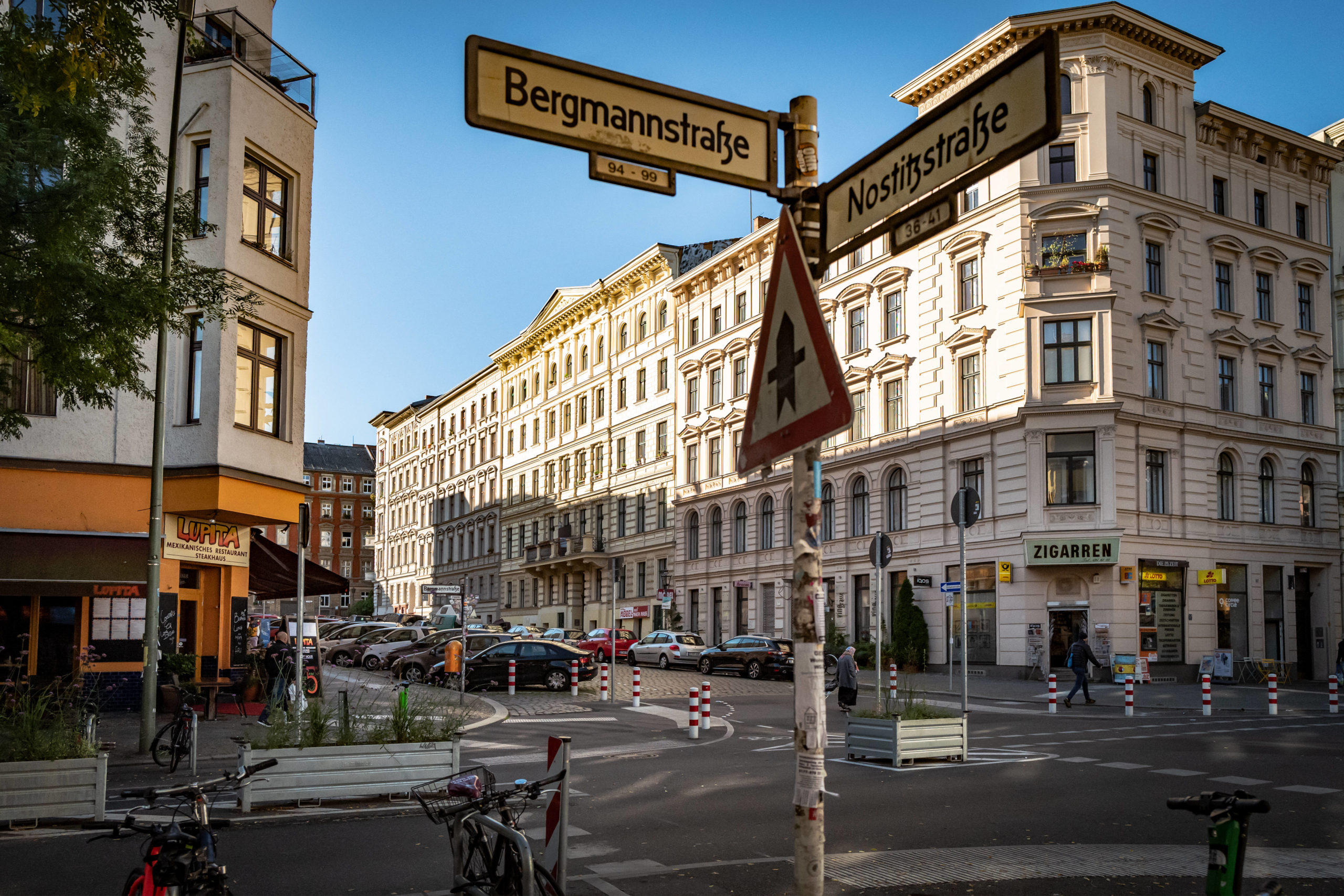 Kieze in Kreuzberg: Der Bergmannkiez mit seinen prächtigen Gründerzeitbauten.  Foto: Imago / Jürgen Ritter