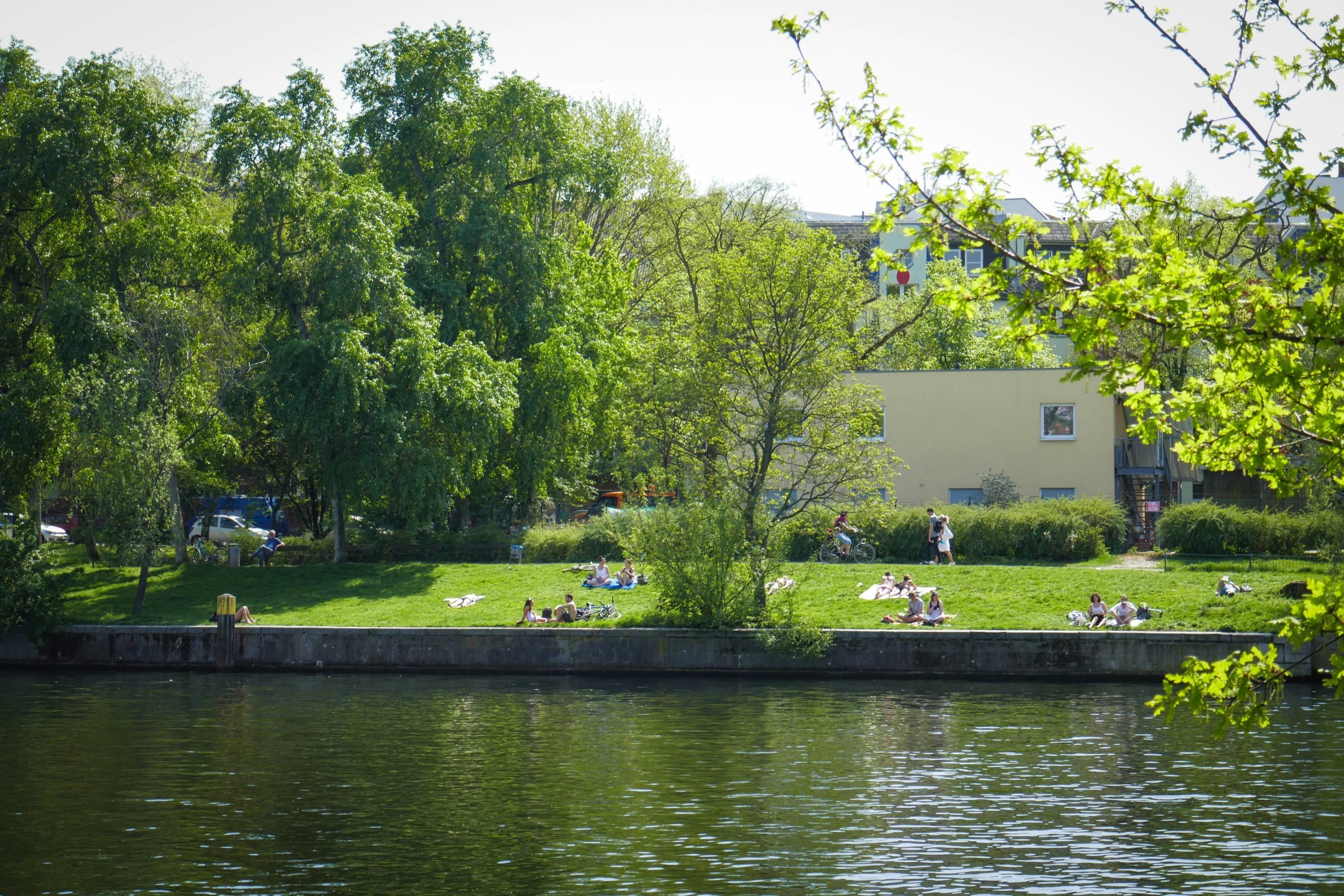 beste Grillplätze Berlins Am Goslarer Ufer in Charlottenburg ist es erlaubt, am Kanalufer seinen Grill aufzubauen.