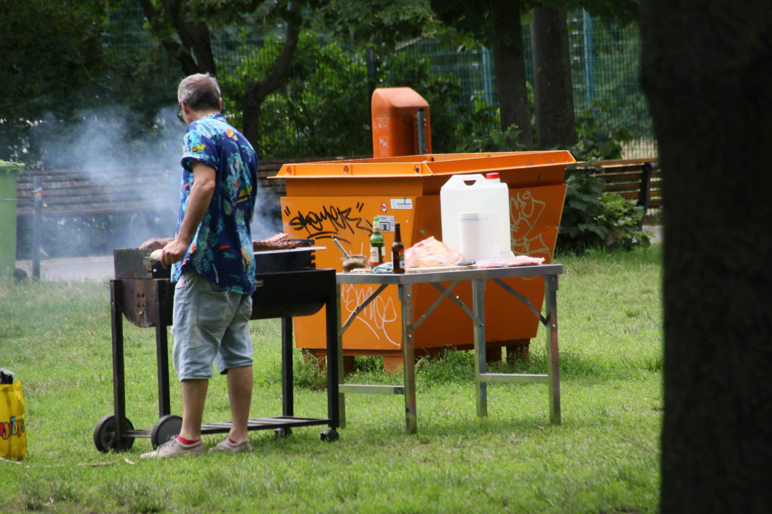 beste Grillplätze Berlins Auch im "Görli" gibt es zwei ausgewiesene Grillflächen. Gute Stimmung und Musik gibt es hier zum Grillabend meist gratis dazu.