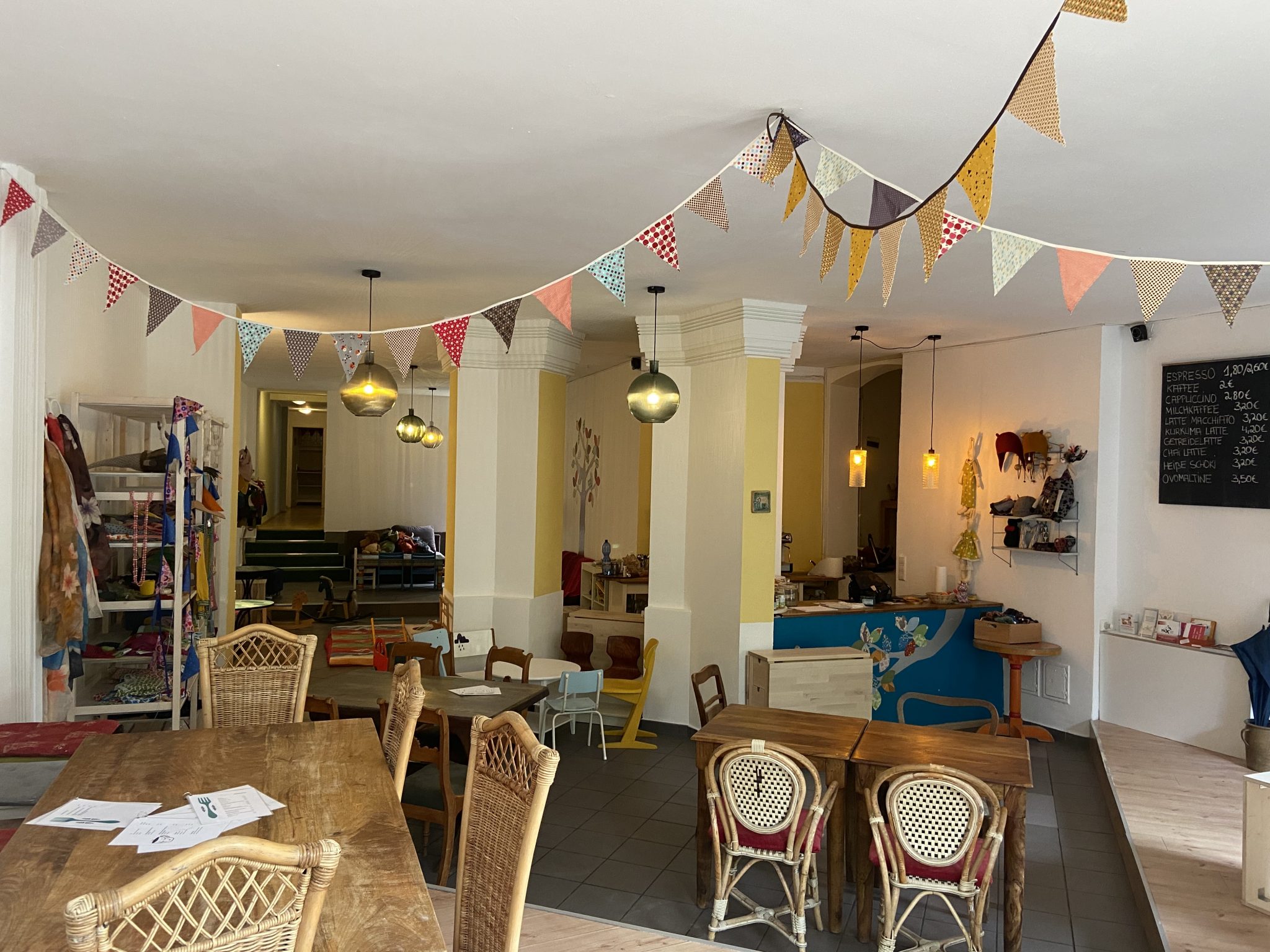 Hier werden kleine und große Feste gefeiert: Das Café Kreuzzwerg hat genau die richtige Einrichtung für ein kinderfreundliches Café. Foto: Café Kreuzzwerg