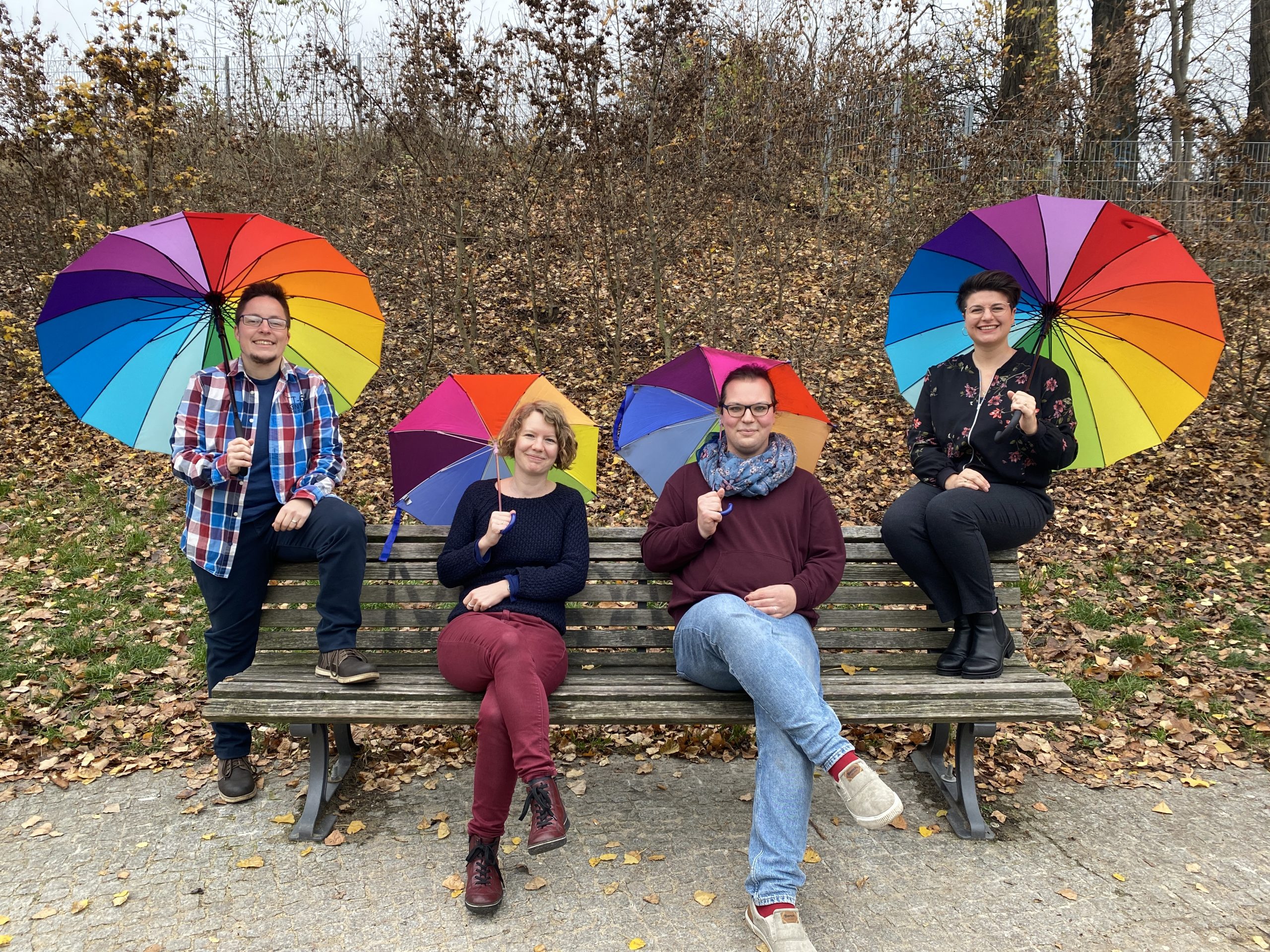 Das Team des Regenbogenfamilienzentrum steht LSBTI*-Familien bei allen Fragen rund um Familie, Kinder und Kinderwunsch zur Verfügung. Foto: LSVD Berlin-Brandenburg