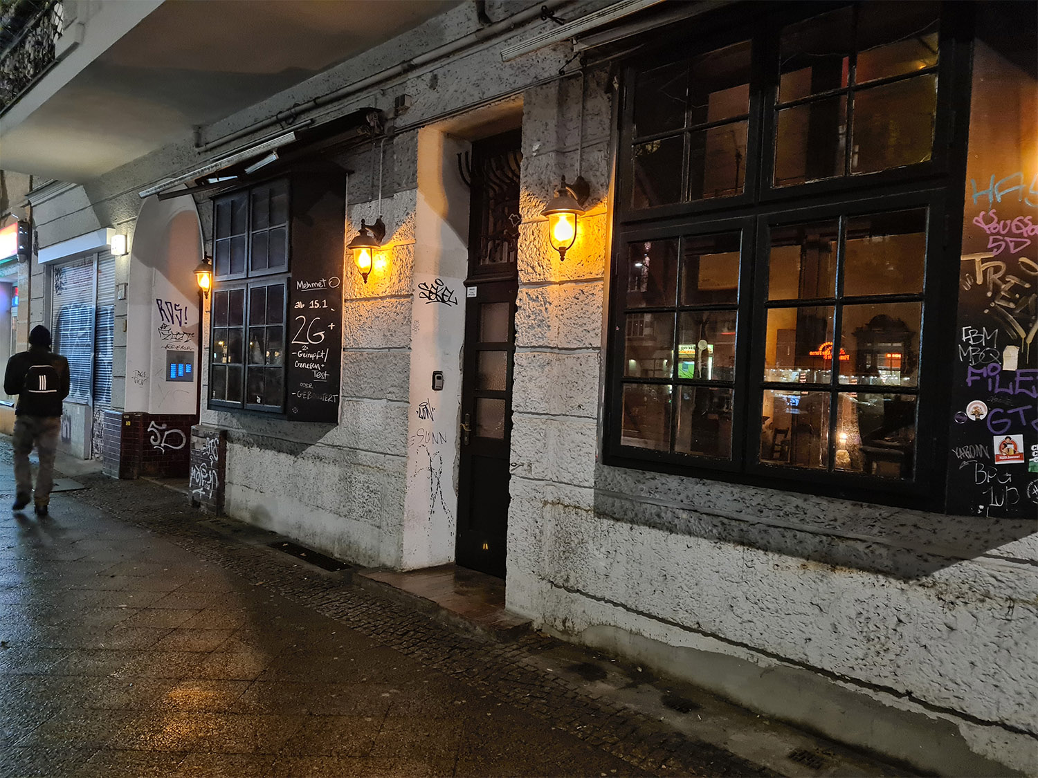 Bars in Friedrichshain Fitcher's Vogel bietet eine ambitionierte Getränkekarte, ist dabei aber auf dem Boden geblieben.