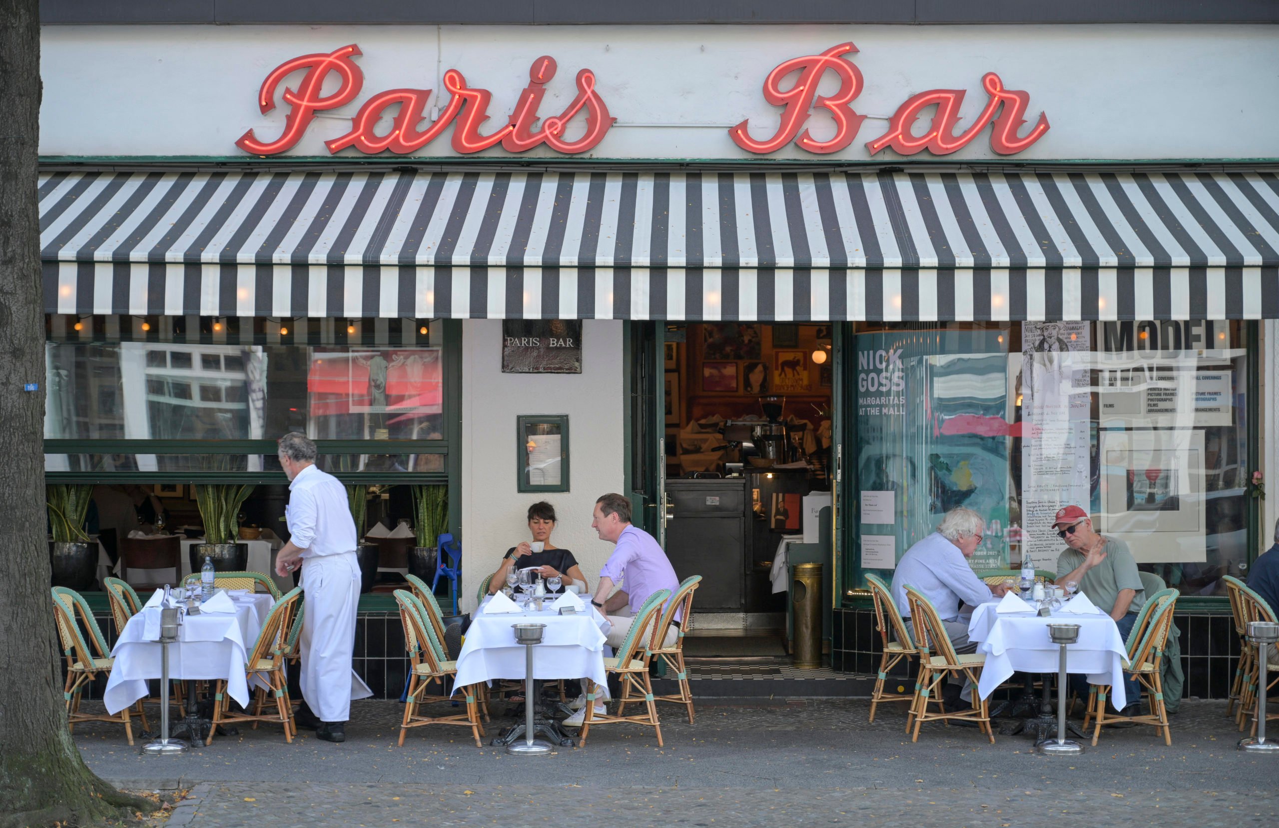 Paris Vor allem in Sachen Lässigkeit kann es die Paris Bar mit einer gemütlichen Brasserie in der französischen Metropole aufnehmen.