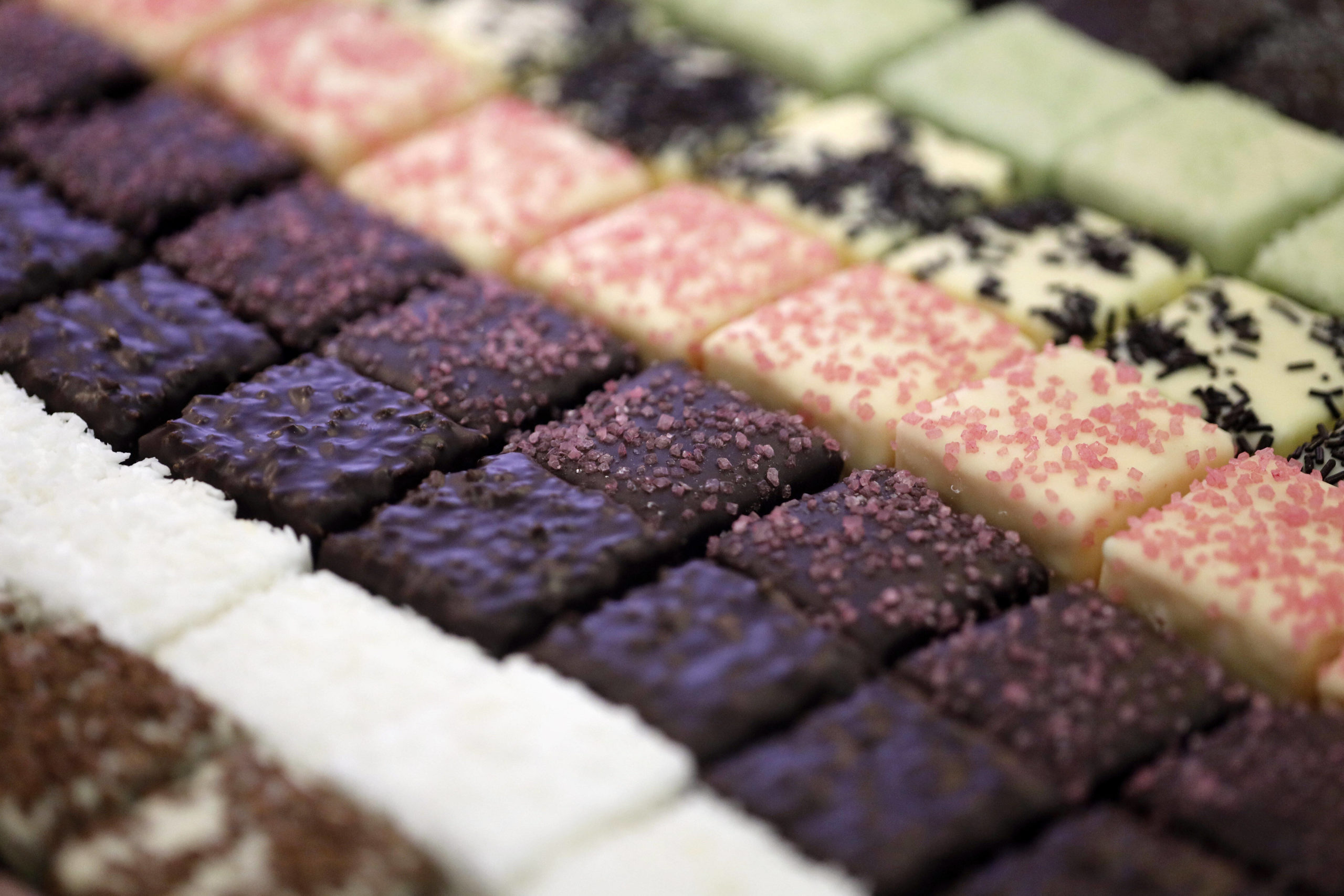 Schokolade kaufen Berlin Bei Estrellas Chocolaterie in der Akazienstraße findet man unter anderem duftende Pralinen, die mit ätherischen Ölen versetzt sind.