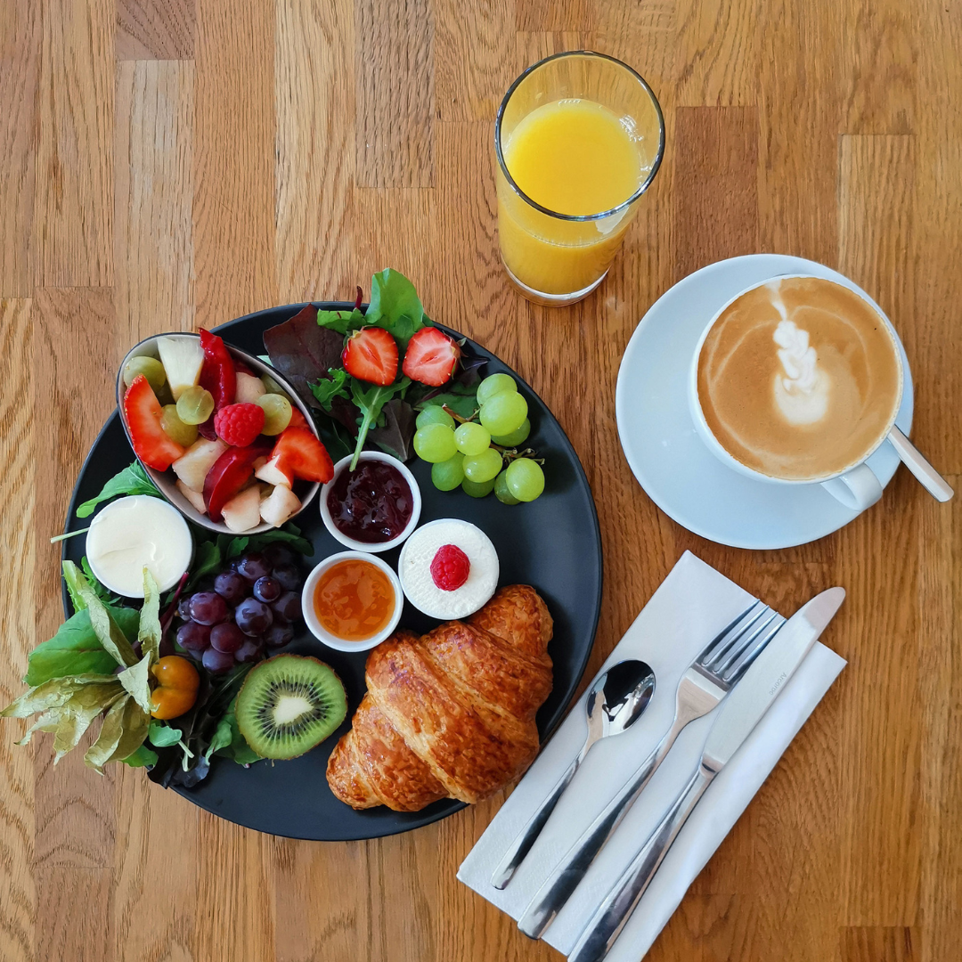 Das Café Petit Paté in Dahlem ist der perfekte Ort für ein Frühstück in der Sonne im Bezirk Steglitz-Zehlendorf.