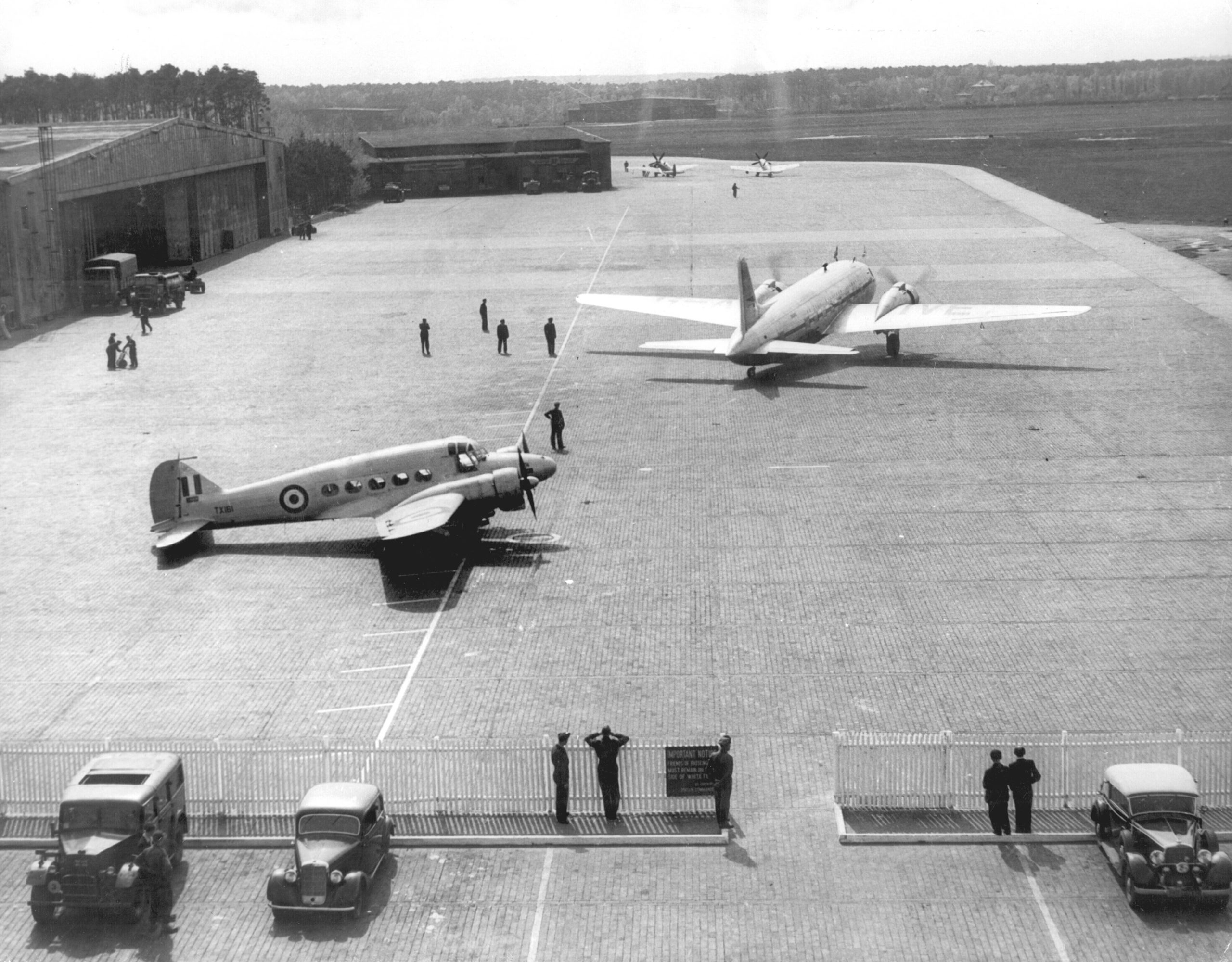 Geschichte der Berliner Flughäfen: Spitfires der Royal Air Force während der Berlin-Blockade, 1948. Foto: Imago/United Archives International