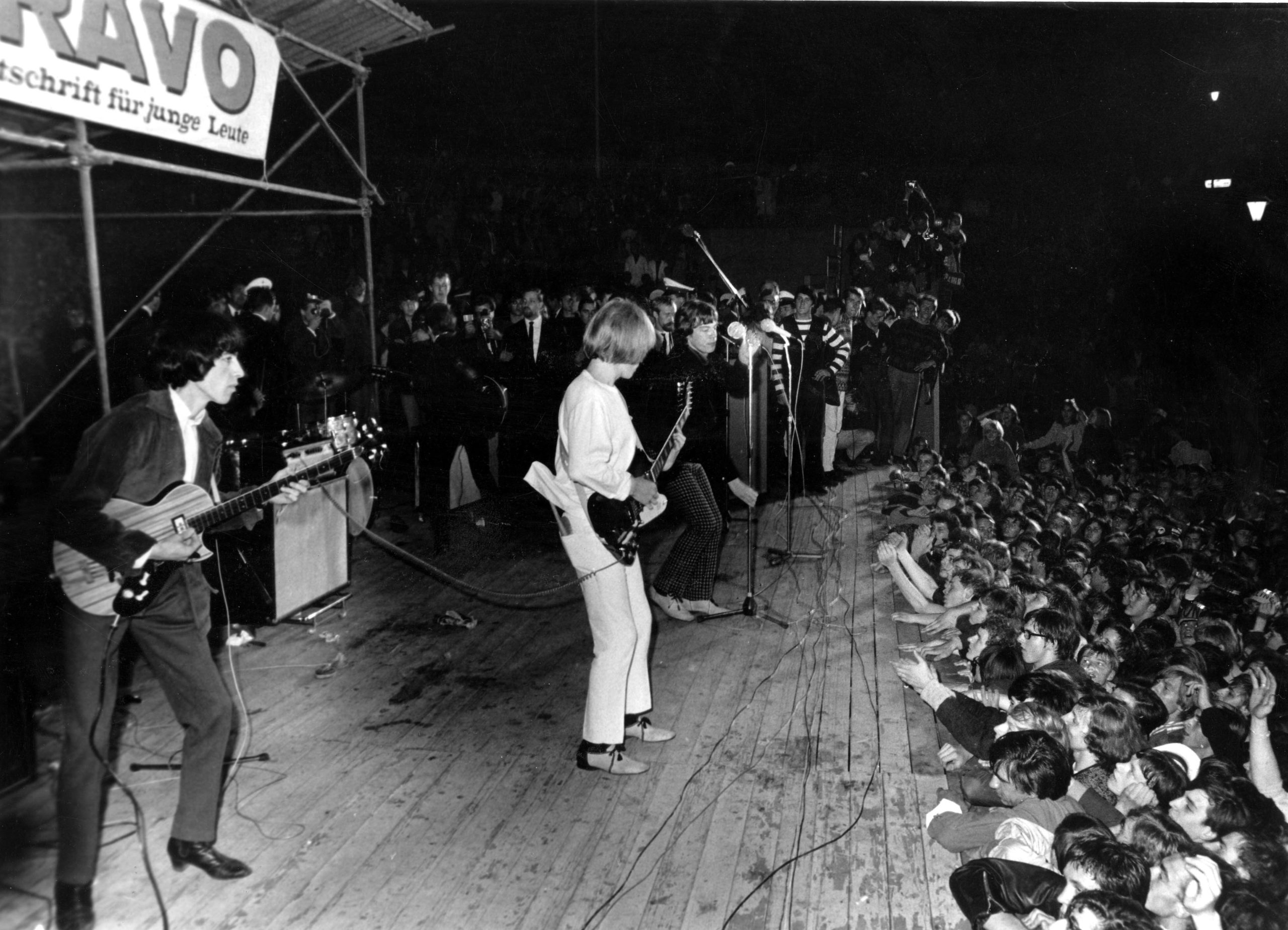 Kurz vor den Krawallen, die Rolling Stones spielen am 15. September 1965 in der Waldbühne in Berlin. Foto: Imago/United Archives International 