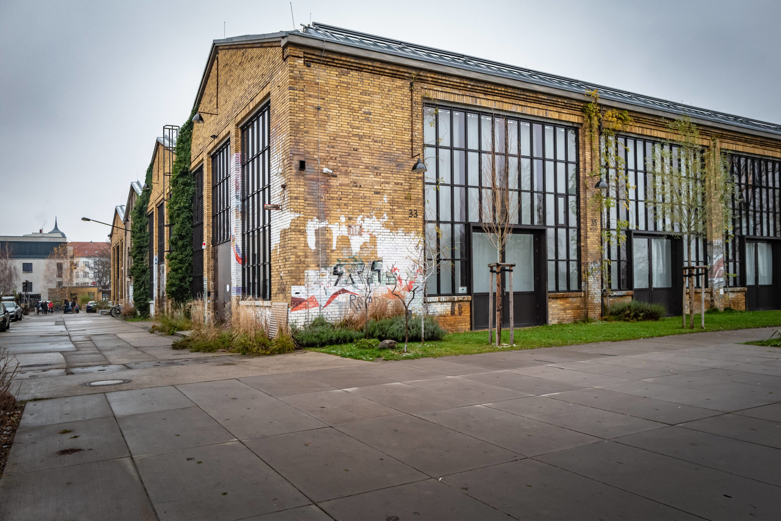 Berlin Orte besuchen: Klassische Industriearchitektur trifft auf zeitgenössische Kunst in den Reinbeckhallen an der Reinbeckstraße in Oberschöneweide. Foto: Imago/Jürgen Ritter
