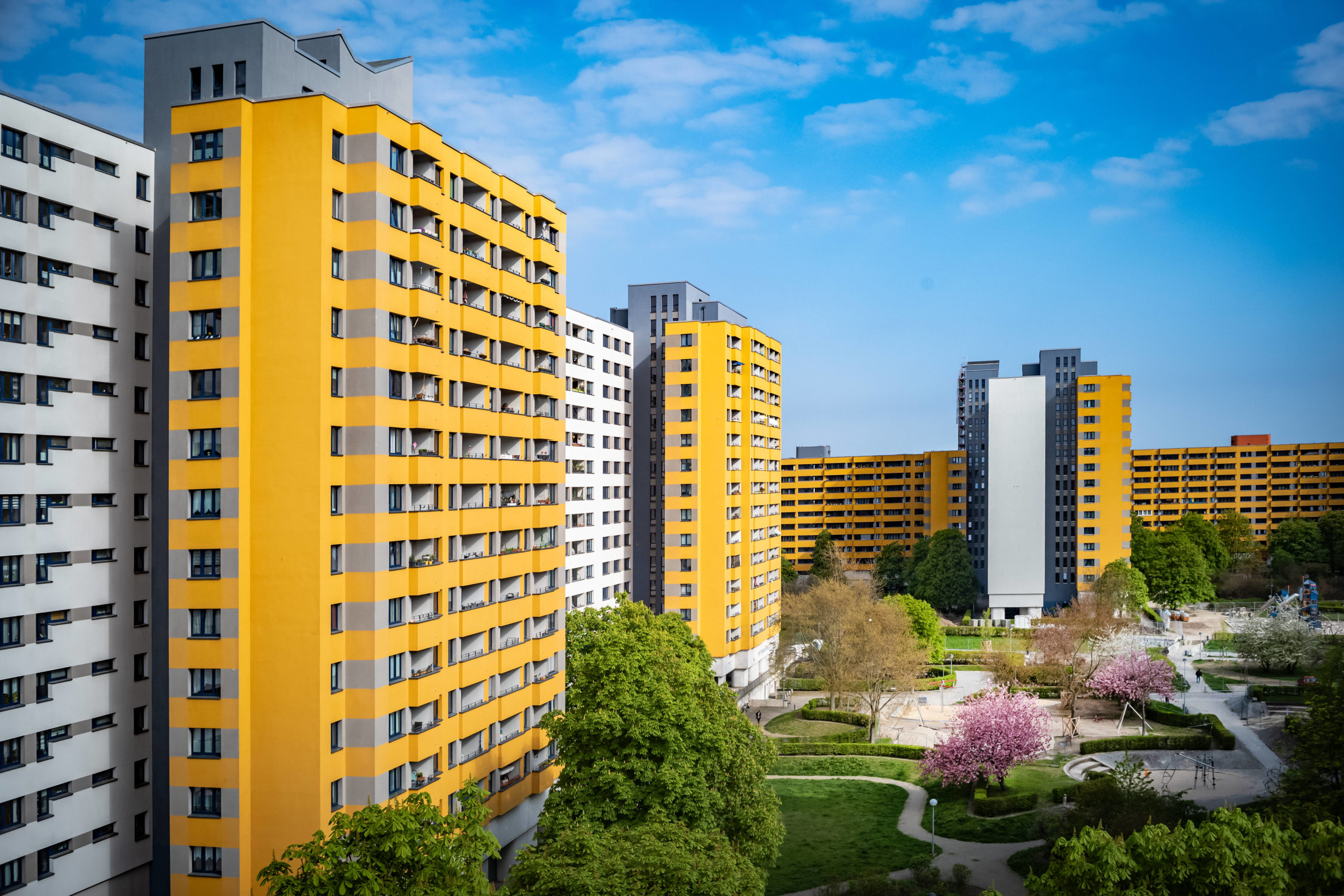 Gelbe Plattenbau-Moderne aus West-Berliner Zeiten, das Märkisches Viertel. Foto: Imago/Jürgen Ritter