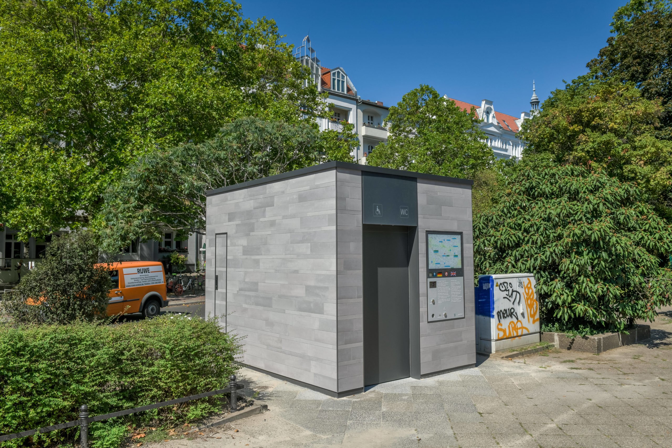 Um öffentliche Toiletten in Berlin zu benutzen, kann man bald nur noch bargeldlos bezahlen.