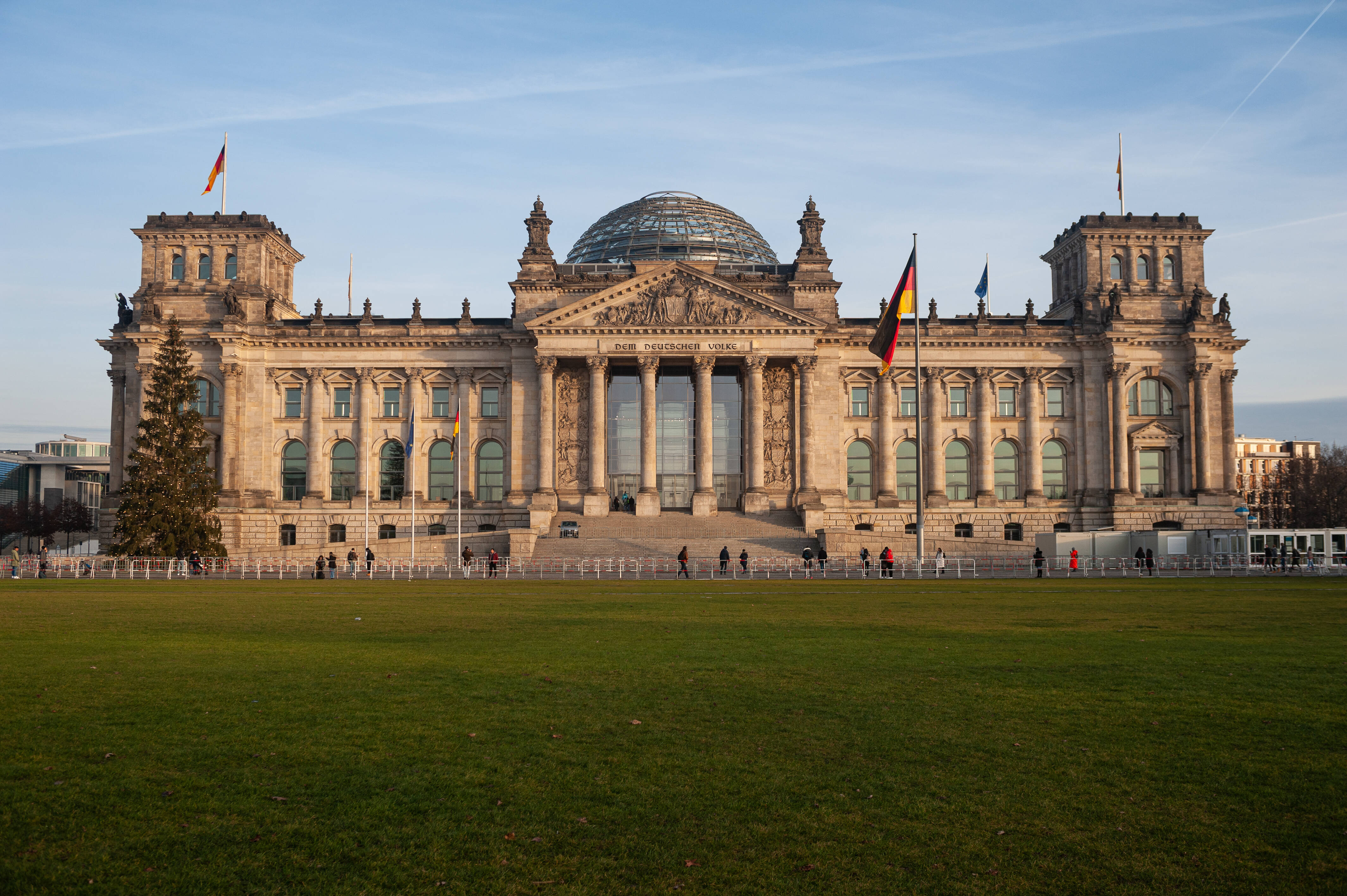 Berlins berühmtestes Bauwerk der Neorenaissance ist das Reichstagsgebäude. Foto: Imago/Olaf Schuelke