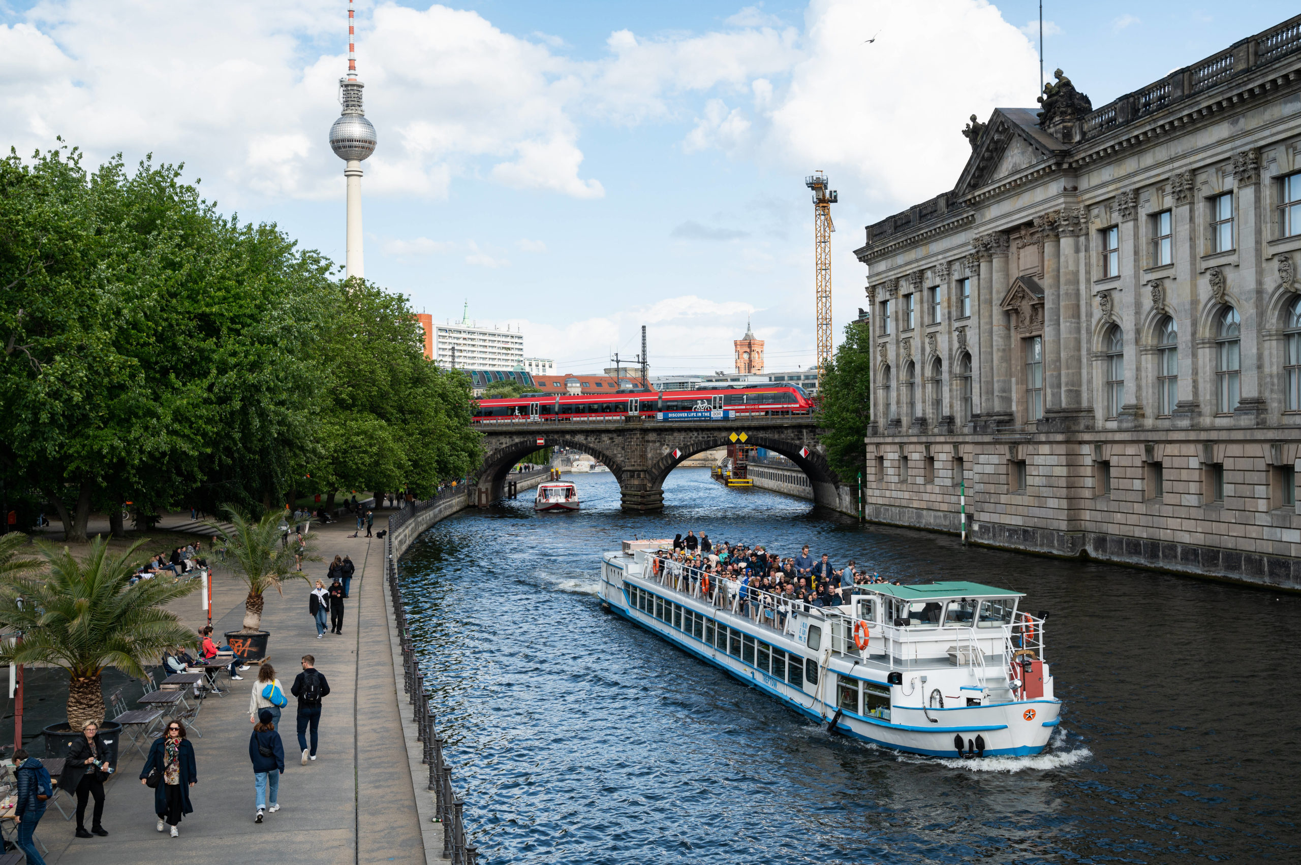 sightseeing tour berlin schiff