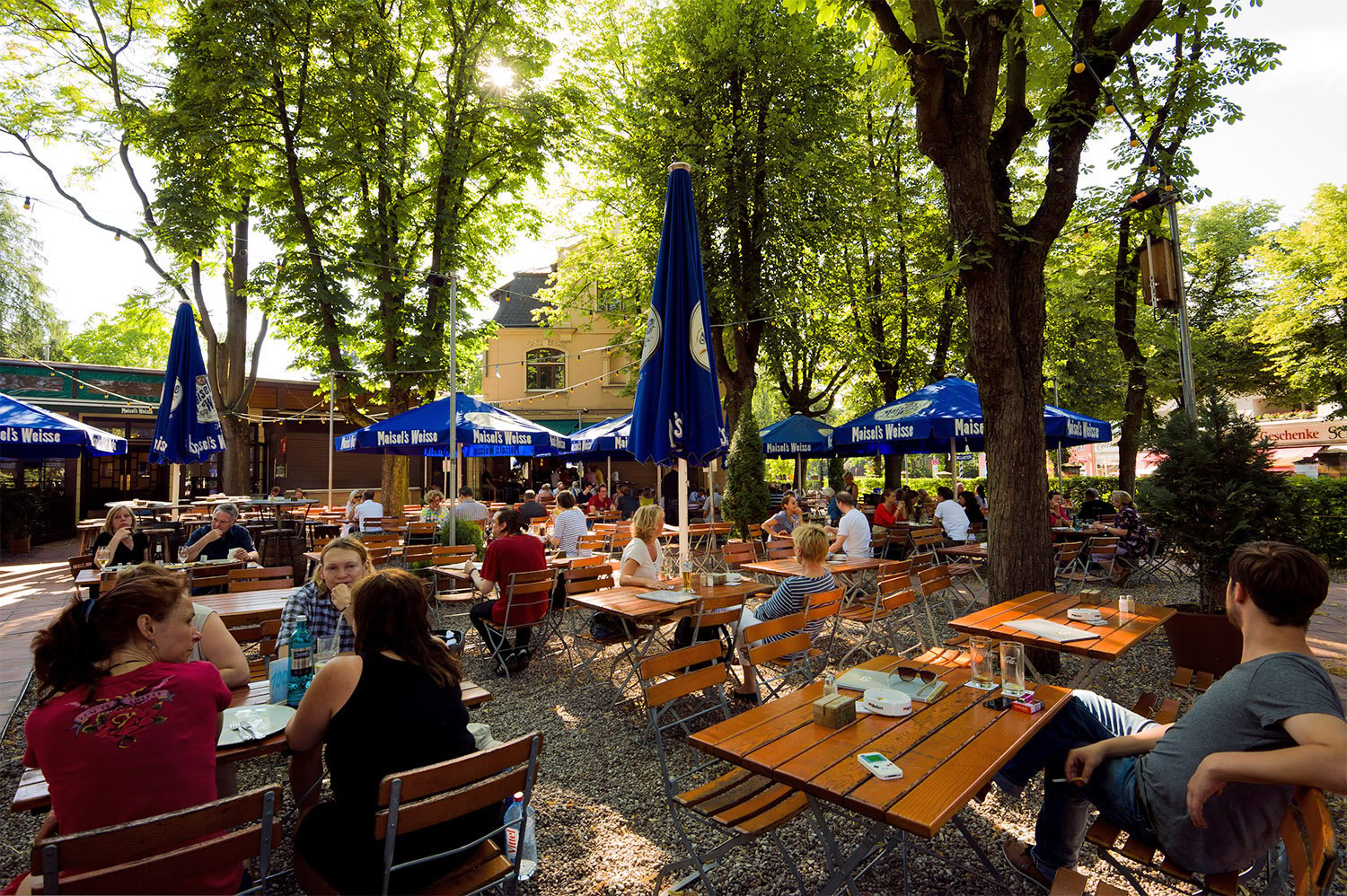 essen gehen mit Kindern in Berlin Zum Biergarten-Restaurant Luise in Dahlem gehört auch ein kleiner, aber feiner Spielplatz.