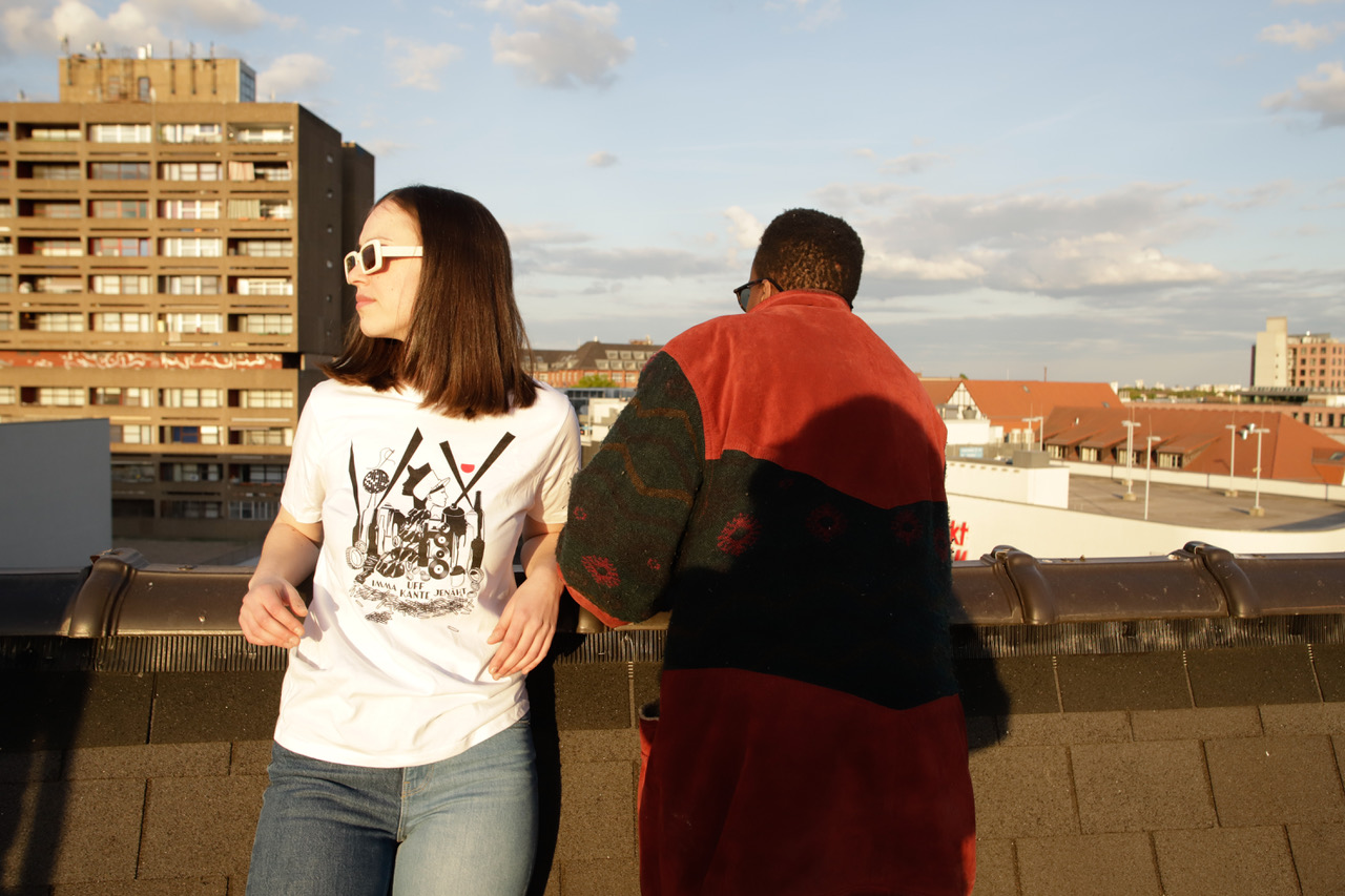tipBerlin T-Shirt Esther Perbandt Fashion / Lifestyle shooting Berlin Rooftop 
Fotos: Luka Godec