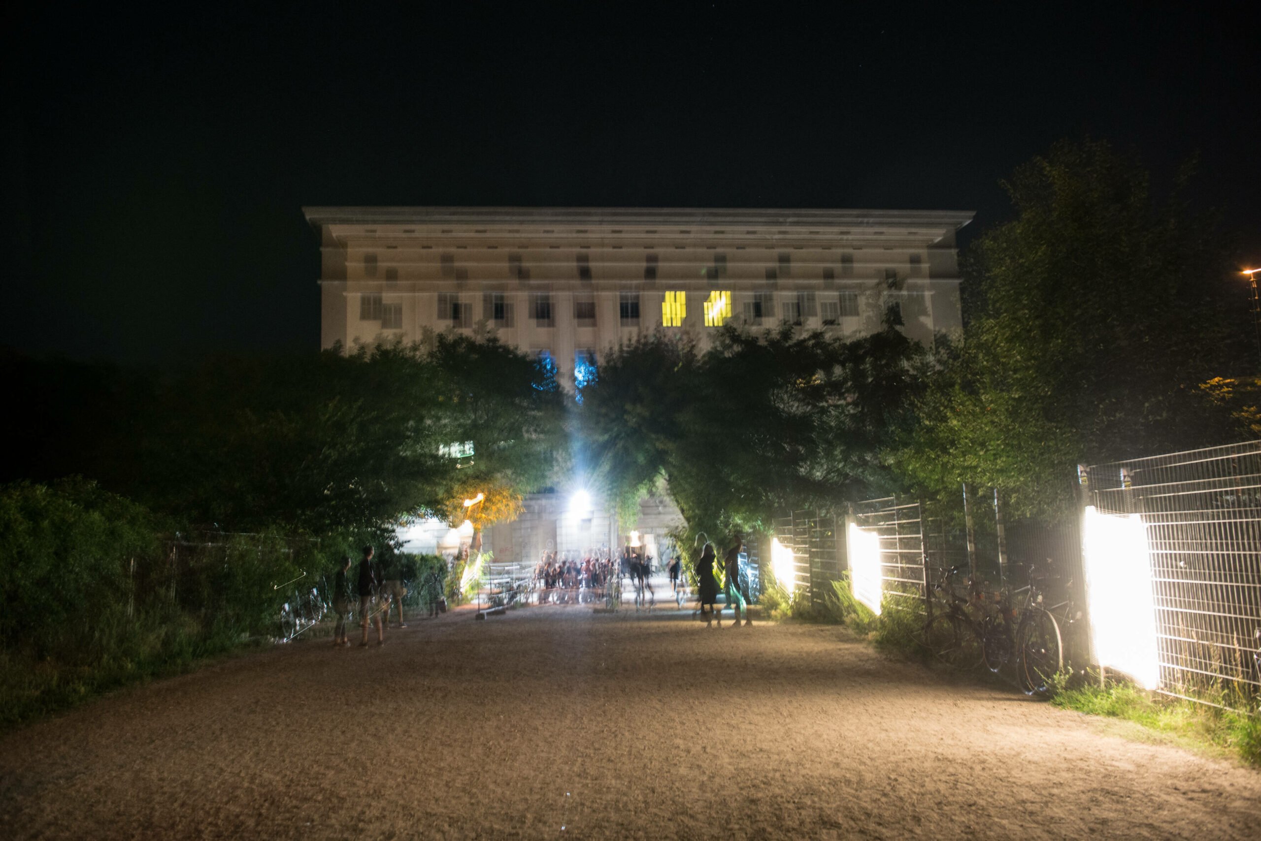 Das Berghain ist Berlins berühmtester Club. Und es gibt typische Charaktere, die ihr dort immer trefft. Foto: Imago/F. Anthea Schaap