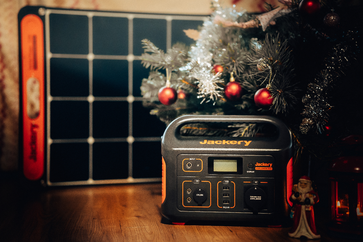 Auch als Geschenk unter dem Weihnachtsbaum ein Hit: der Solargenerator 500. Foto: Jackery