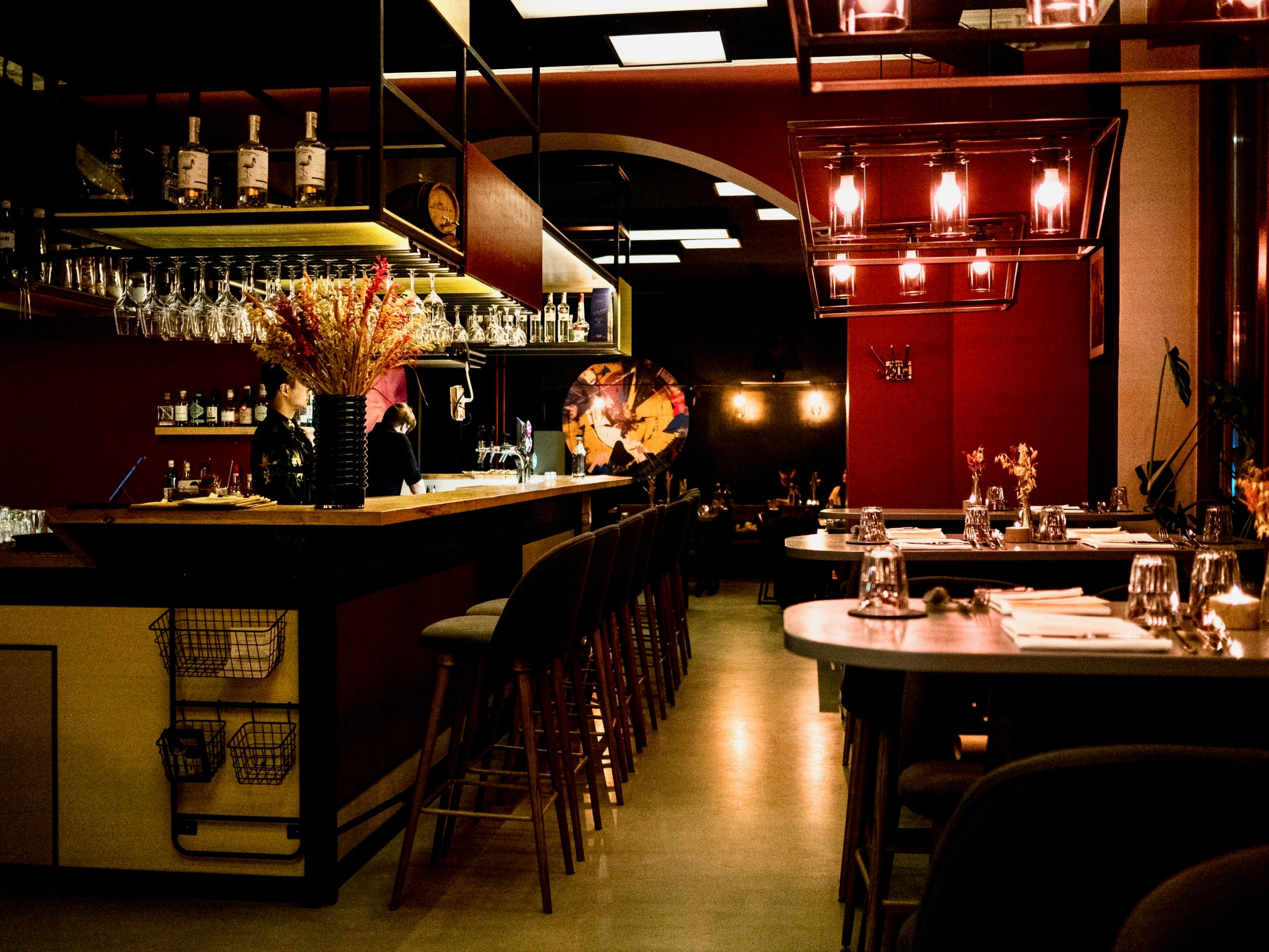 Das Herzstück des Bonvivant ist die Bar. Das vegetarische Cocktail-Bistro hat einen Stern erhalten – eine Überraschung. Foto: Marianne Rennella