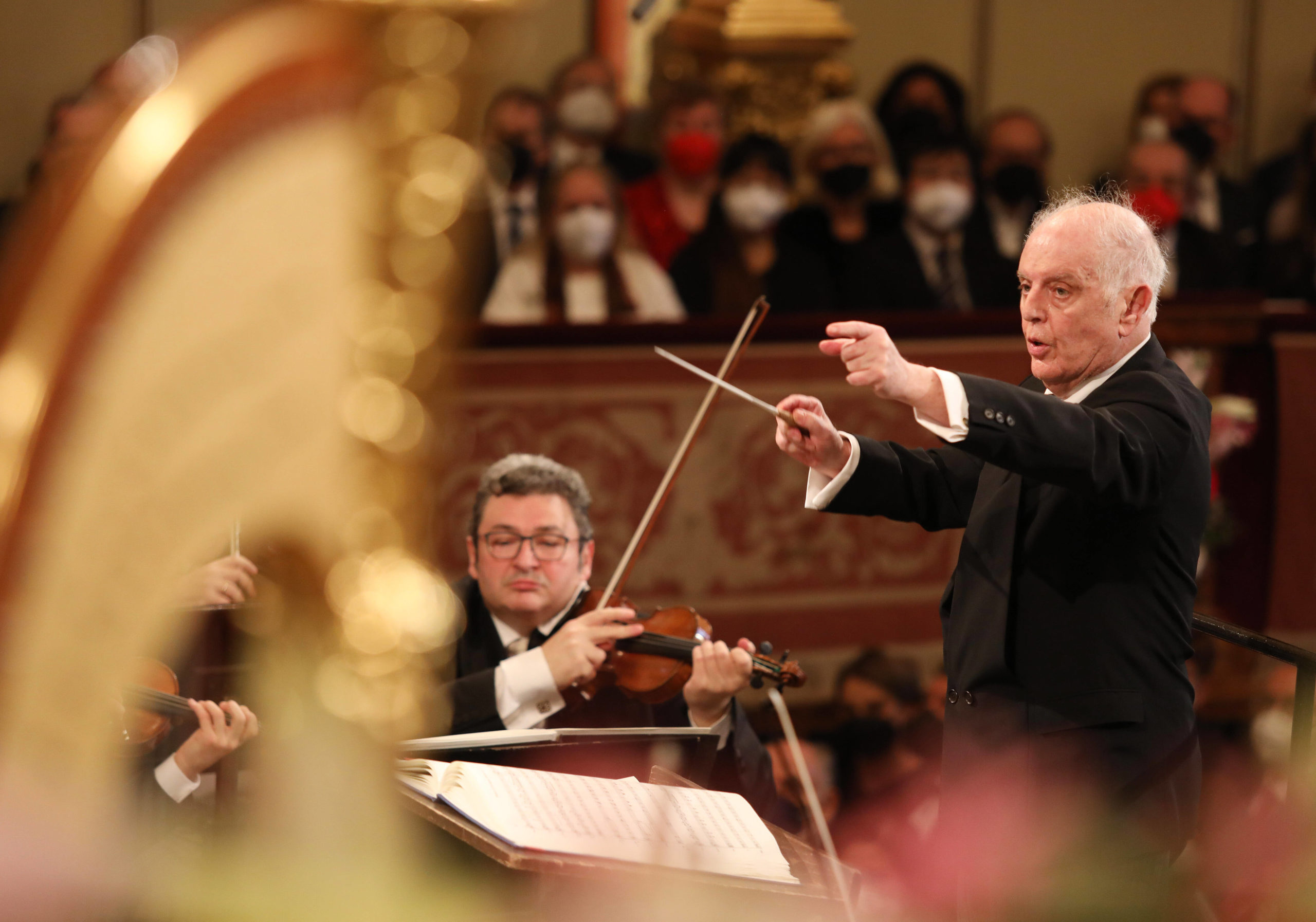 Am 1. Januar 2022 hat Daniel Barenboim die Wiener Philharmonikerdirigiert. Foto: IMAGO / Xinhua