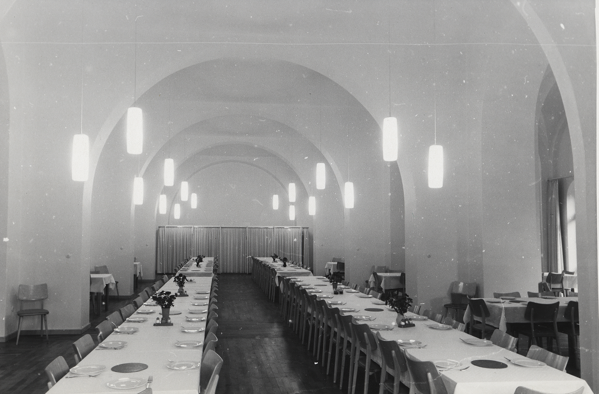 Schwesternspeisesaal nach dem Umbau. Foto: Sammlung: Karl Wilhelm Ochs (Architekt), 1955-66. Architekturmuseum der TU F 4580