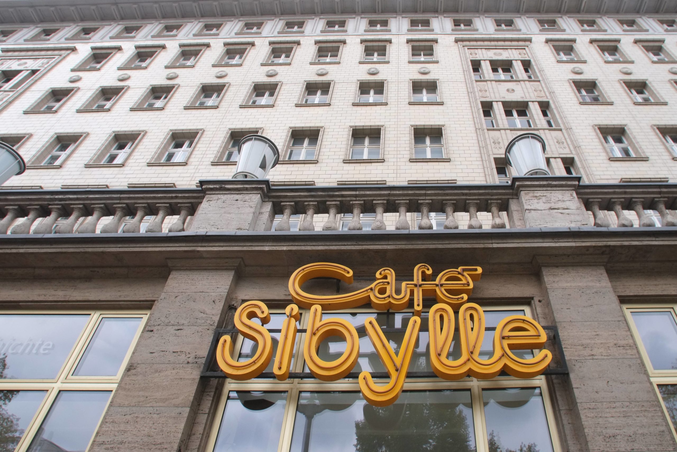 Das Café Sibylle in der Karl-Marx-Allee ist eine Legende Ostberlins bzw. der City-Ost.
