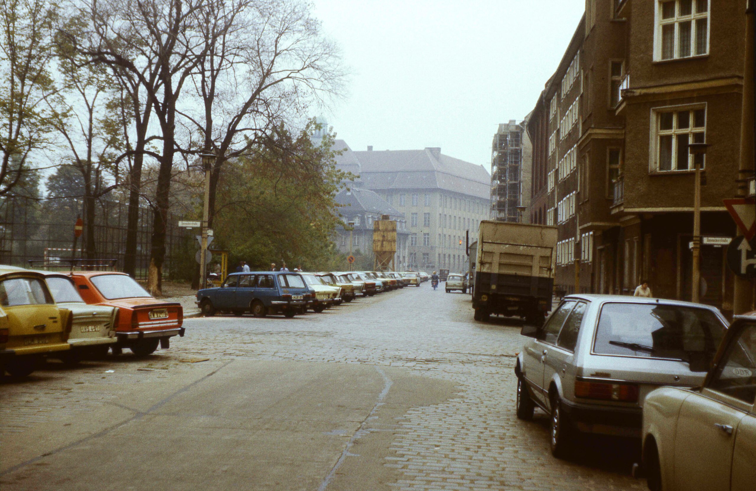 Ost-Berlin Fotos: Danneckerstraße Ecke Am Rudolfplatz in Berlin-Friedrichshain. Foto: Imago/Snapshot Photography/K. Krause