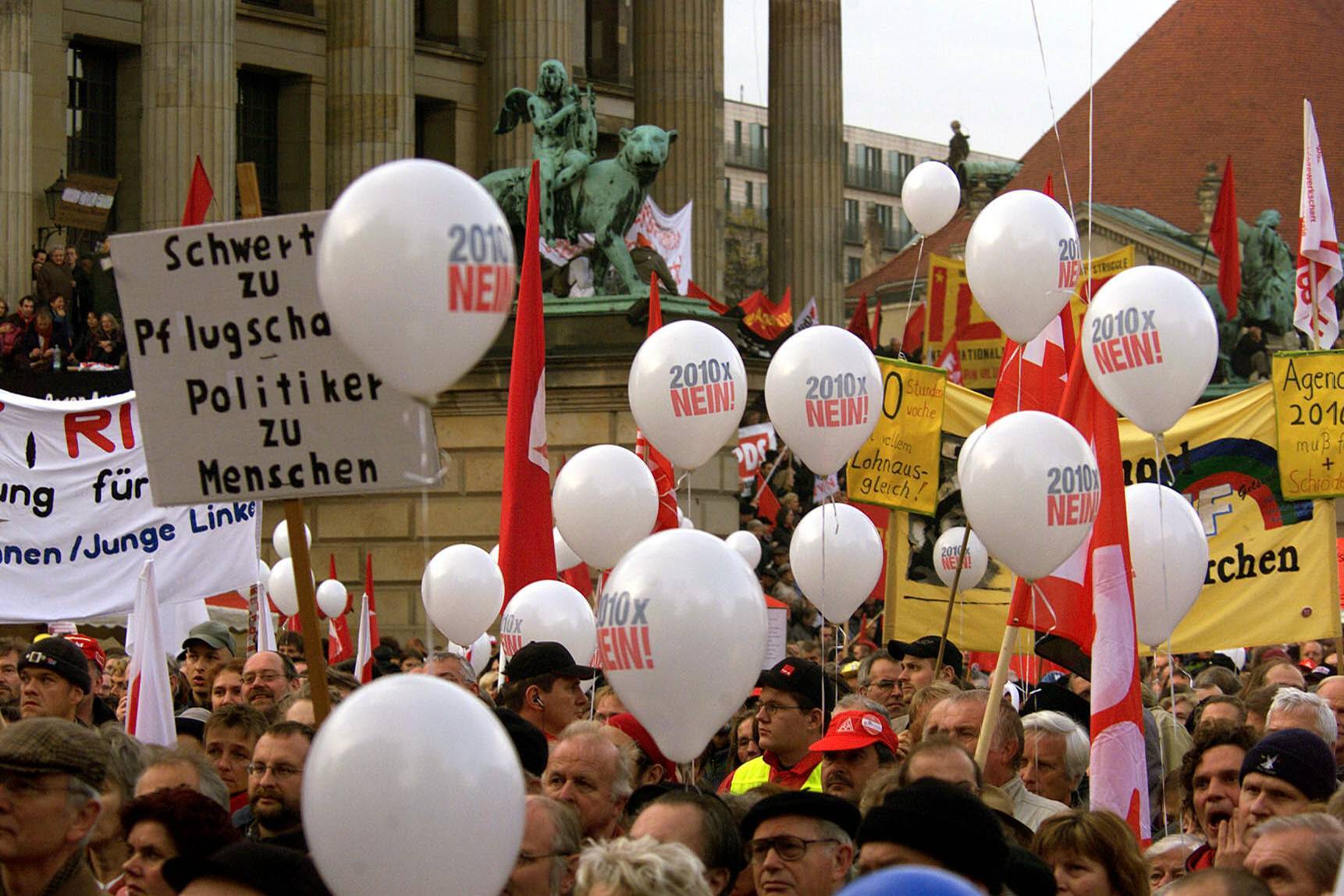 Demonstration mit dem Motto "Alle gemeinsam gegen Sozialkahlschlag". Foto: Imago/PEMAX 
