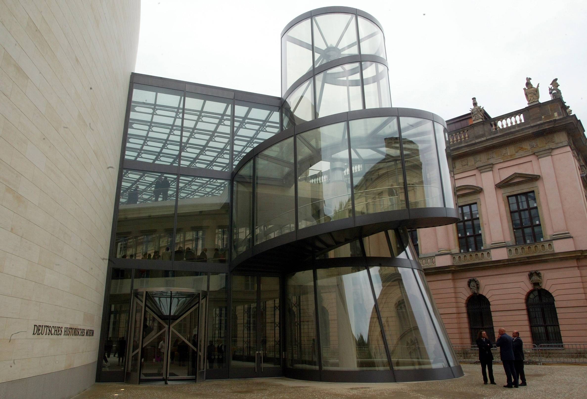 Einweihung des Erweiterungsbaus des Deutschen Historischen Museums in Mitte mit dem gläsernen Treppenturm. Foto: Imago/Olaf Wagner 