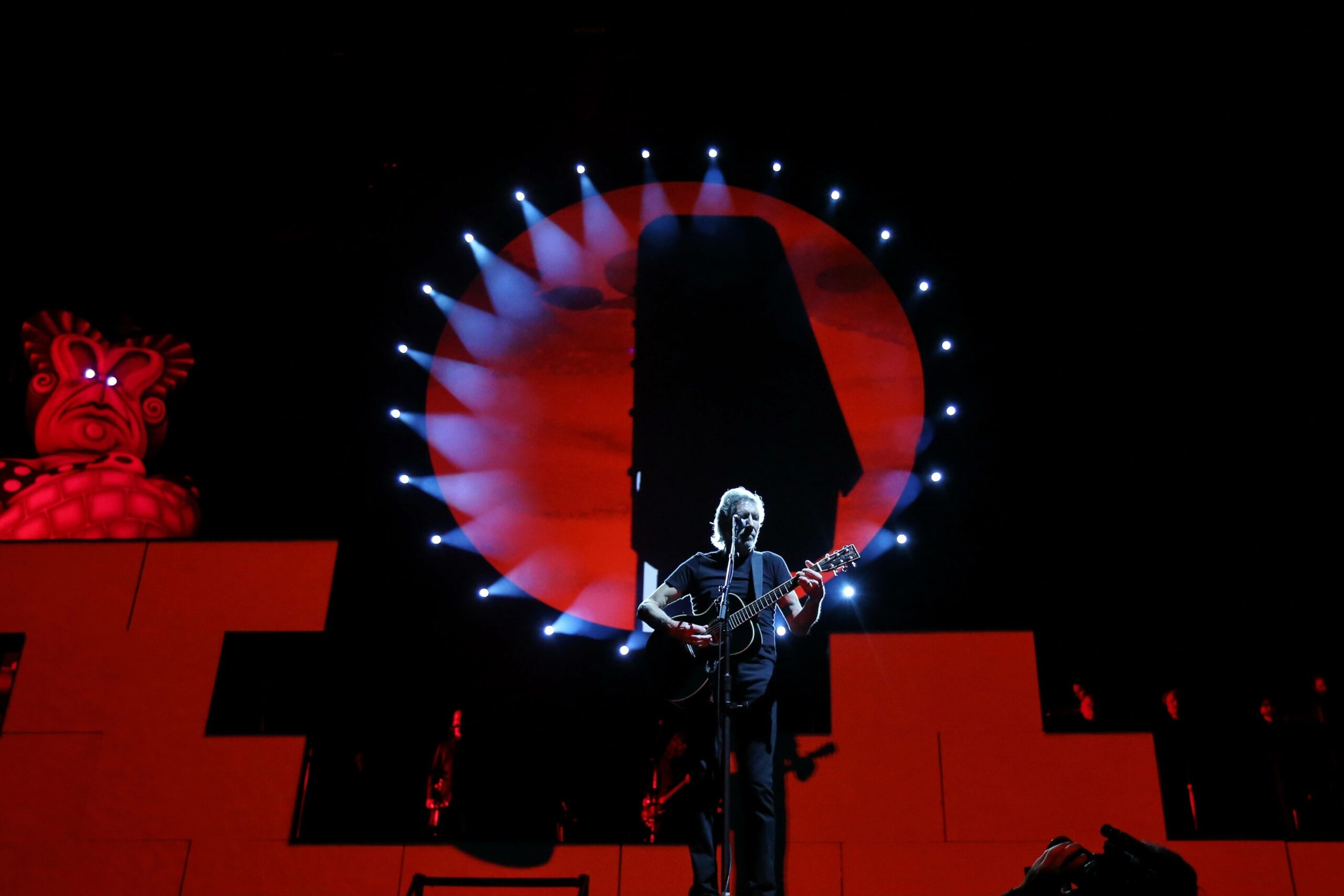 Arbeit an der eigenen Legendenbildung: Roger Waters im Berliner Olympiastadion im September 2013. Foto: POP-EYE/Kriemann 