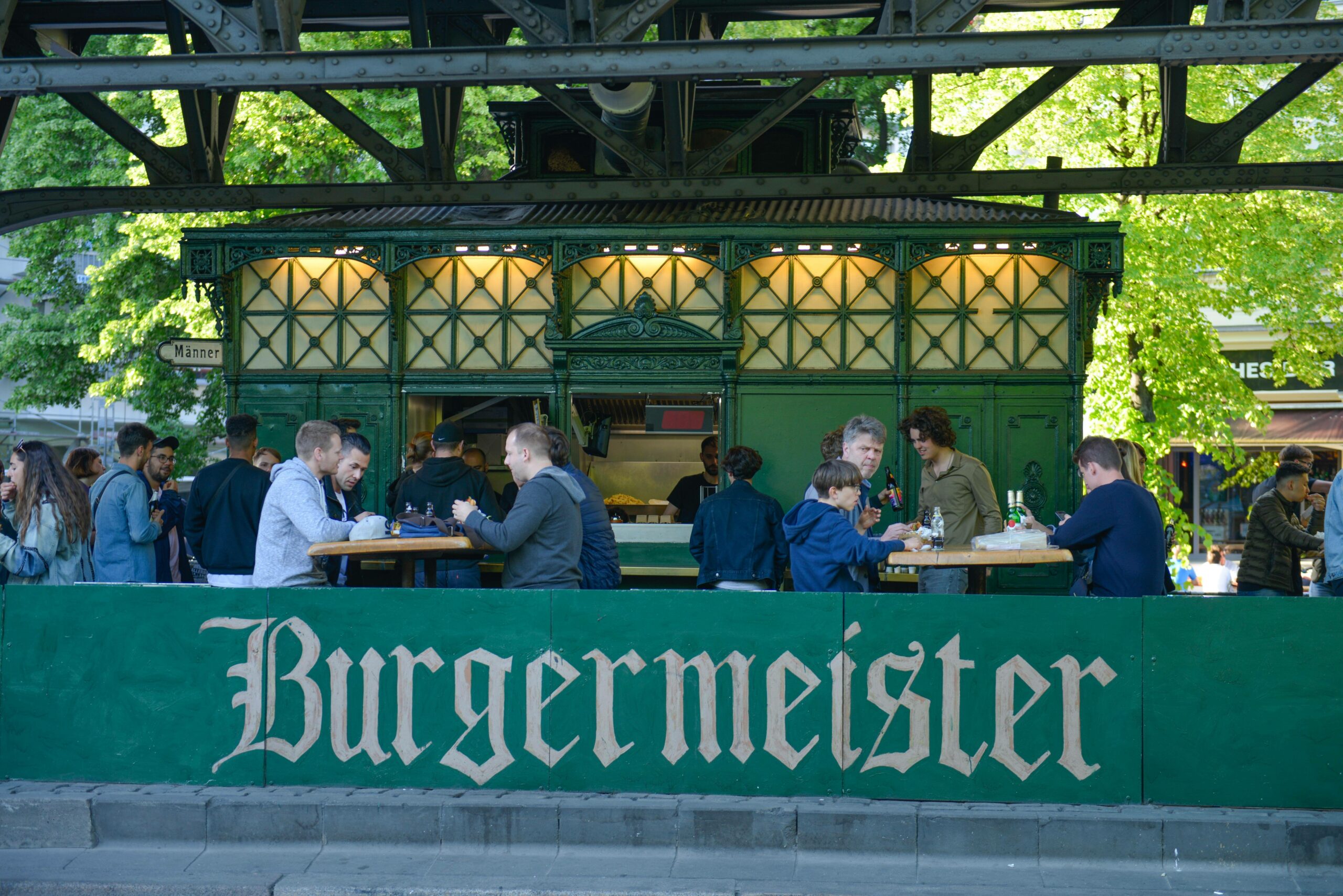 Restaurants und Imbisse im Wrangelkiez: Bürgermeister war einer der ersten Imbisse.