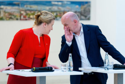 Die CDU regiert demnächst Berlin. Und Kai Wegner, neuer Regierender, wird SPD-Chefin Franziska Giffey jetzt öfter was flüstern. Foto: Imago/Bernd Elmenthaler