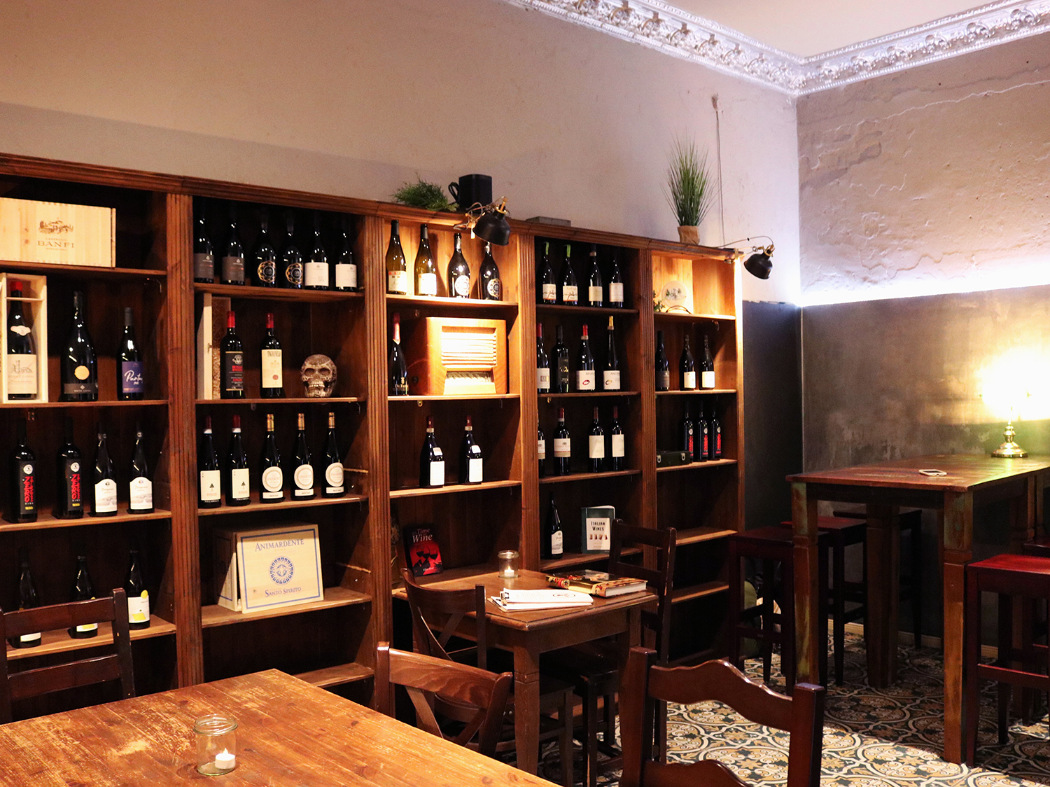 Die Zerostress Weinbar ist nicht nur eine gute Adresse für italienische Küche, sondern vor allem eine Weinbar.