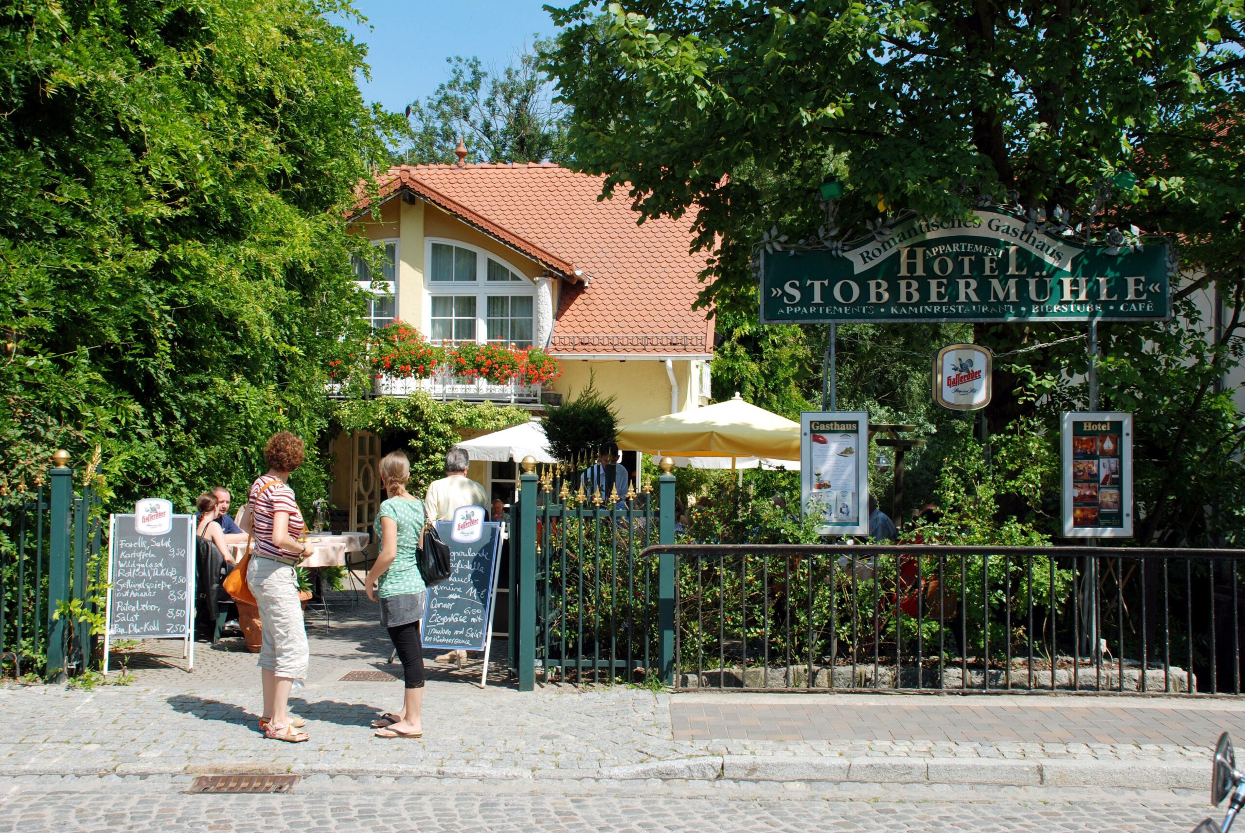 Das Gasthaus Stobbermühle gehört mit romantischer Flusslage zu Highlights unter den Restaurants in Märkisch-Oderland.