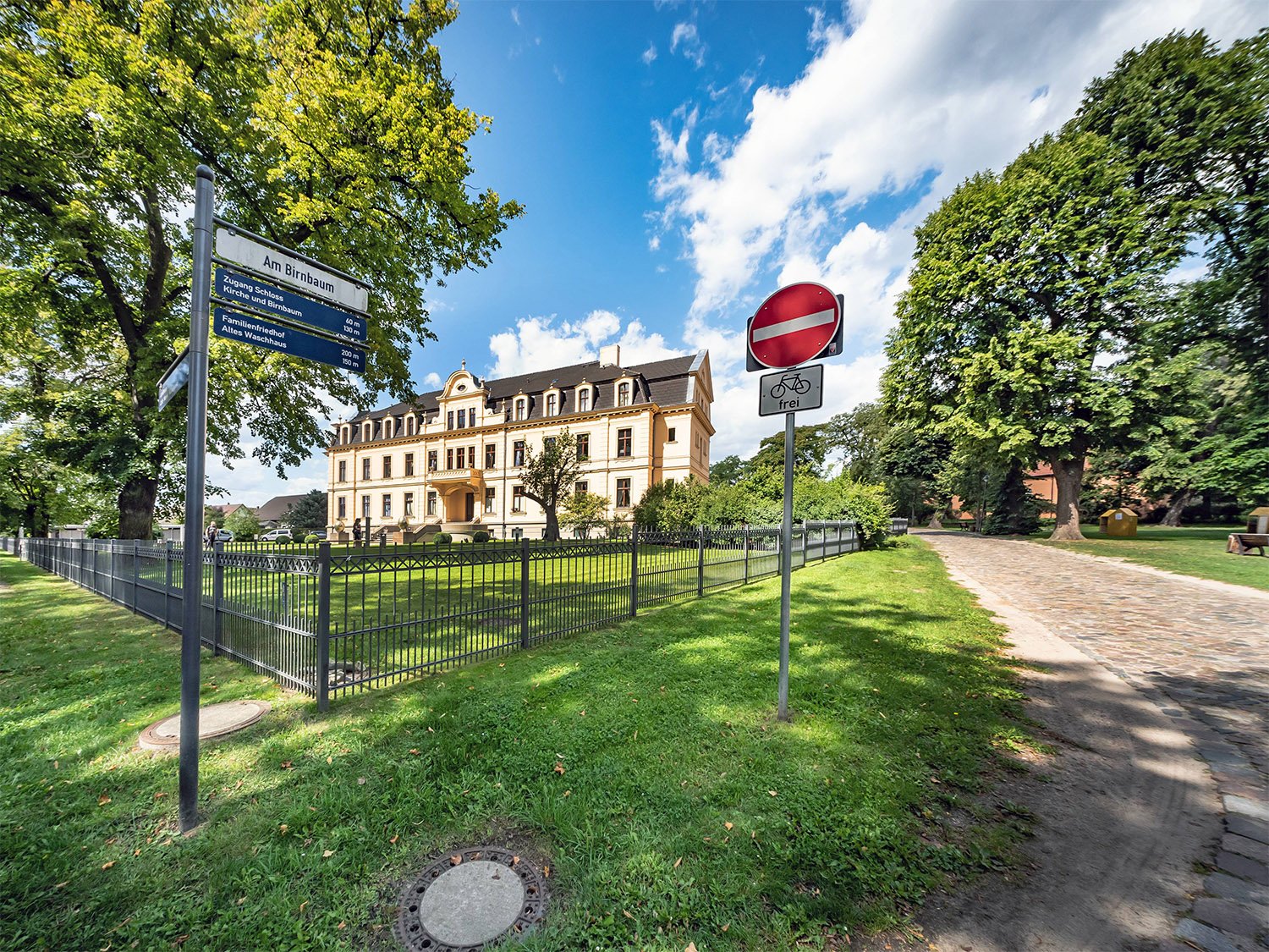 Das Schloss Ribbeck ist bekannt für Birnenspezialitäten.
