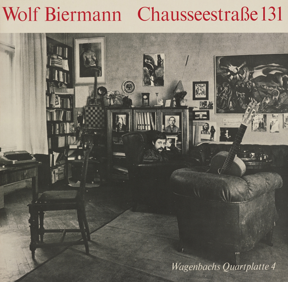 Wolf Biermann "Chausseestraße 131" – Biermanns Schallplatte, betitelt nach seiner berühmten Wohnung, erschien 1969 in West-Berlin im Verlag Klaus Wagenbach. Foto: Sebastian Ahlers © DHM