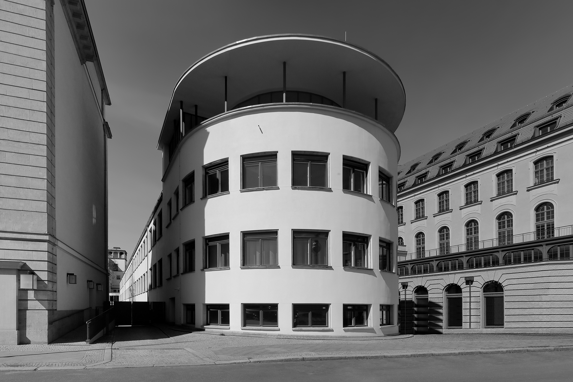 Bauhaus in Berlin Ehemalige Universitäts-Frauenklinik, Mitte, 1931-32, Architekt: Helmuth Wolff. Foto: Jean Molitor