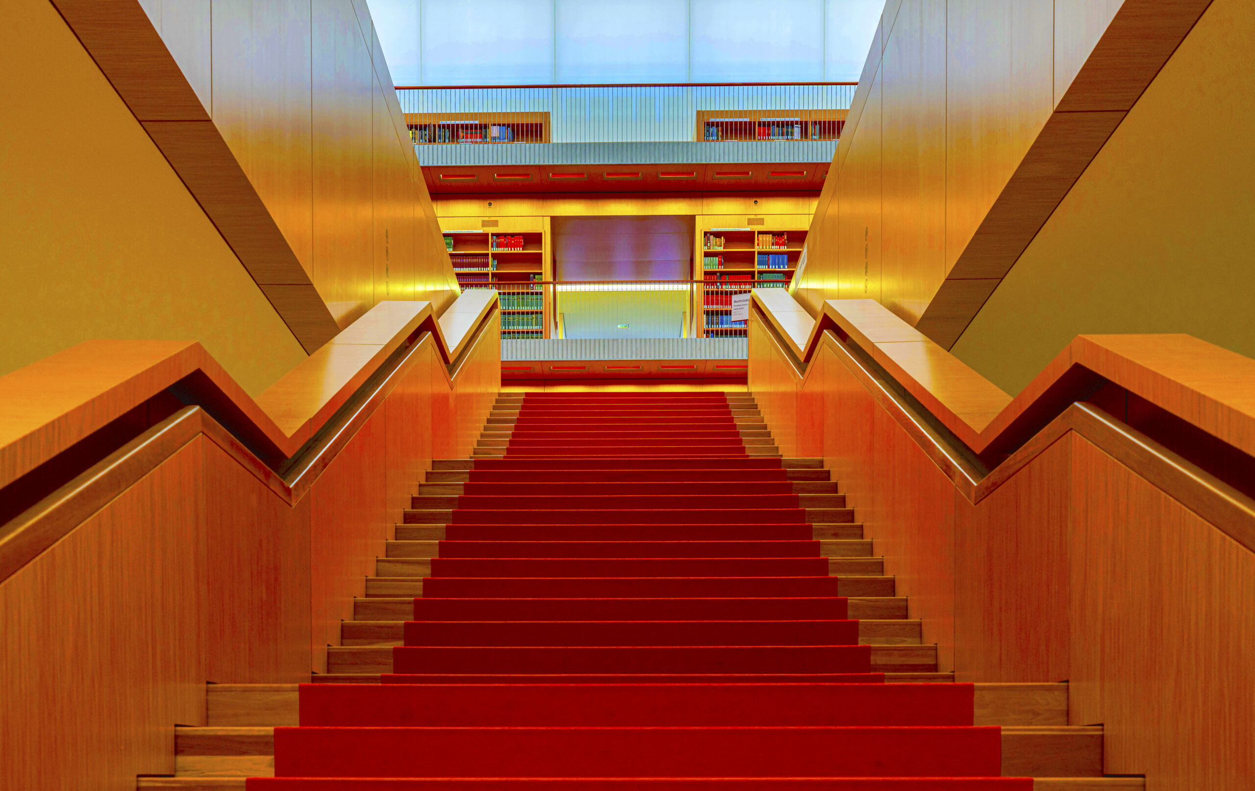 Treppe in der Staatsbibliothek Unter den Linden. Foto: Imago/Chromorange