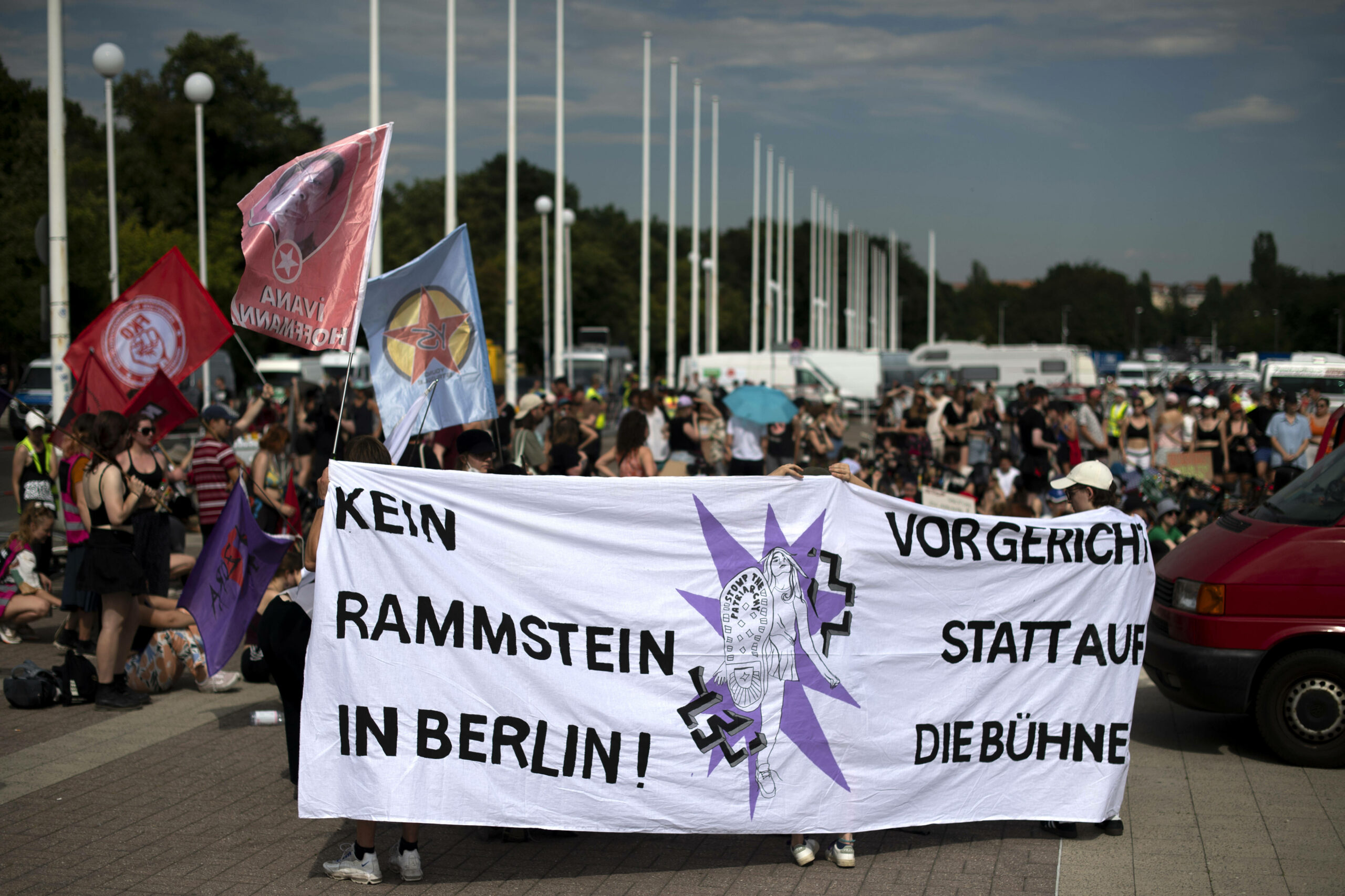 Protest gegen das Berlin-Konzert von Rammstein, 15. Juli 2023. Foto: Imago/IPON