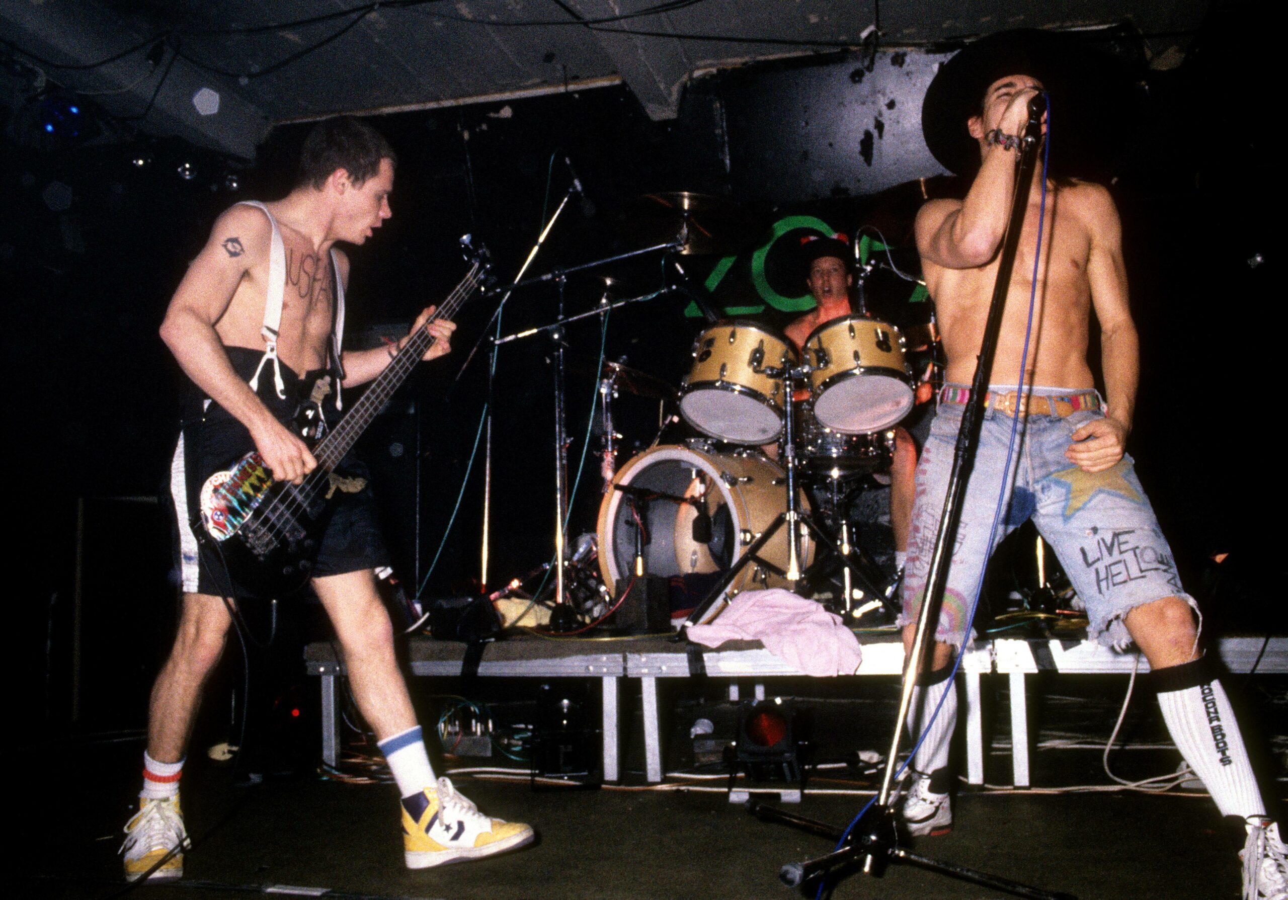 Red Hot Chili Peppers im Loft Berlin, v.li.: Michael Flea Balzary, Jack Irons, Anthony Kiedis, 5. Februar 1988. Foto: Imago/Brigani-Art