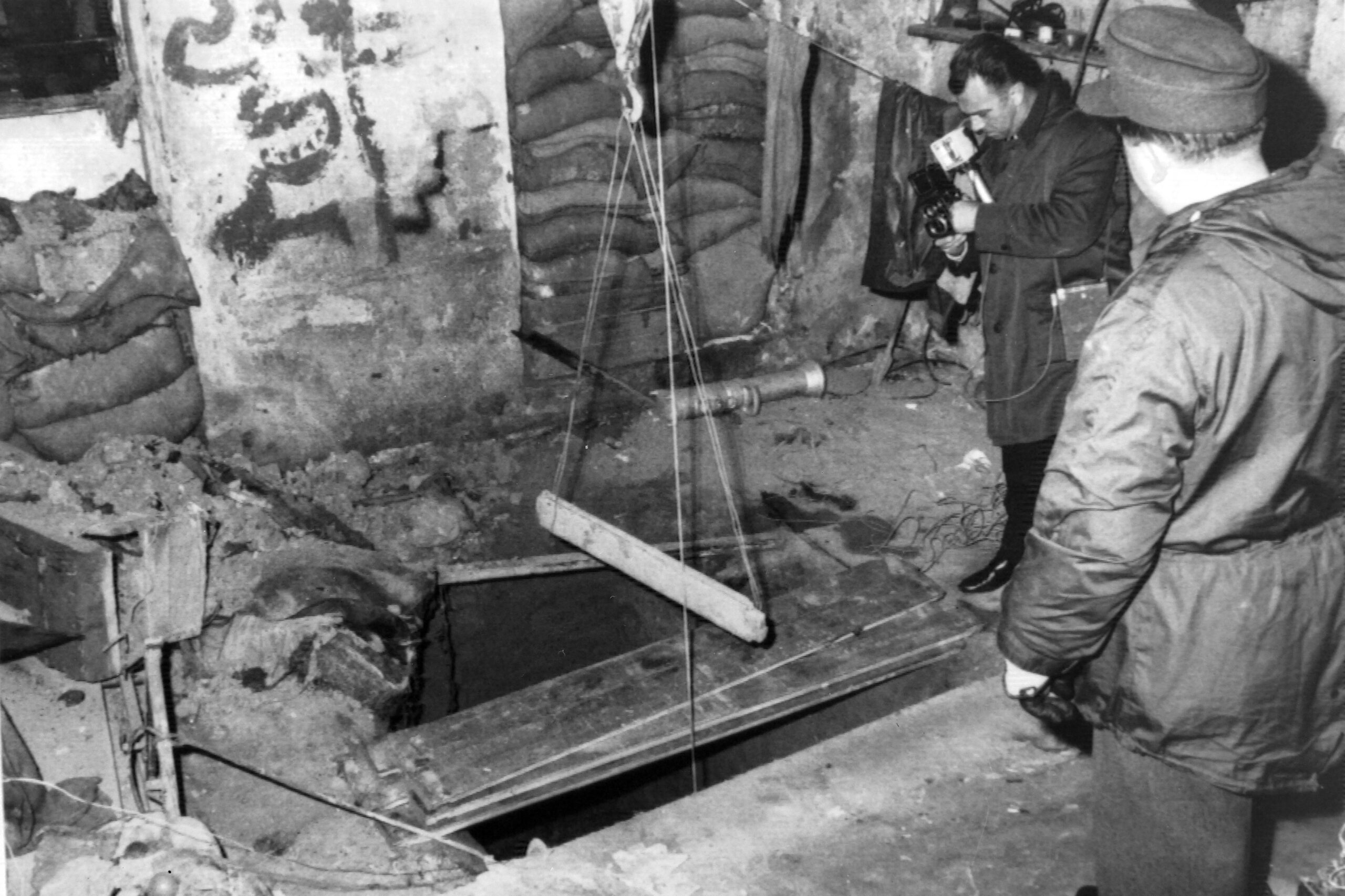 Durch diesen Tunnel sind am 10. Januar 1964 drei Mädchen von Ost- nach West-Berlin geflüchtet. Foto: Imago/United Archives International