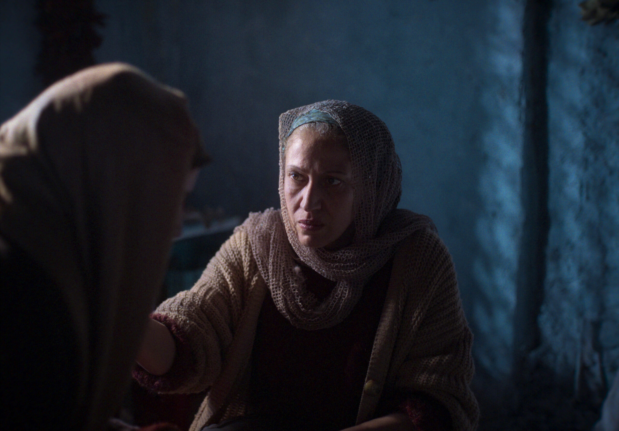 Salha Nasraoui spielt die Rolle der mysteriösen Aïcha in „Mé el Aïn (Who Do I Belong To)“. Foto: Tanit Films, Midi La Nuit, Instinct Bleu