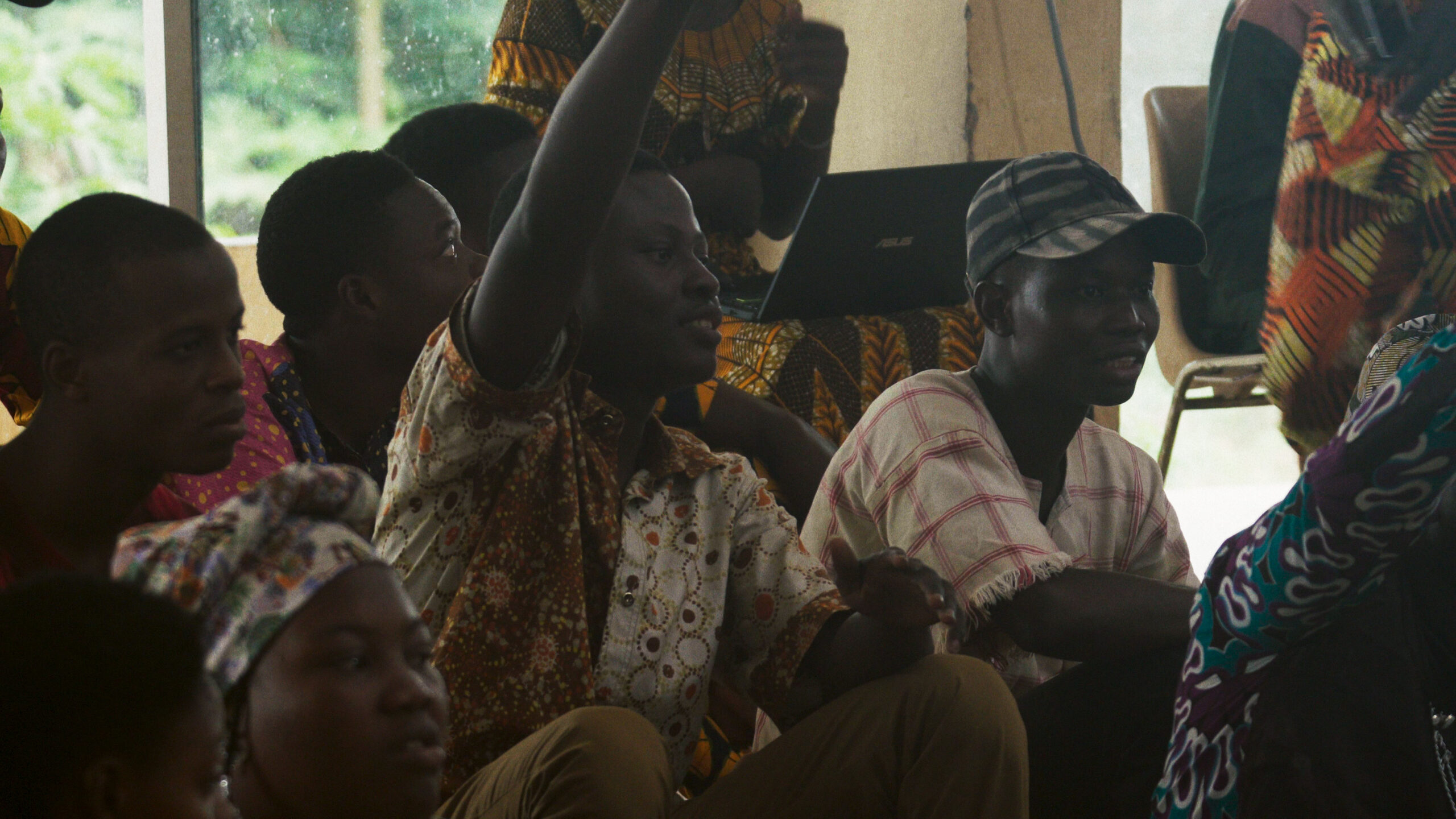 „Dahomey“ zeigt nicht nur den Weg der Kunstwerke zurück nach Benin, sondern auch Studierende und deren Debatten.  Les Films du Bal - Fanta Sy