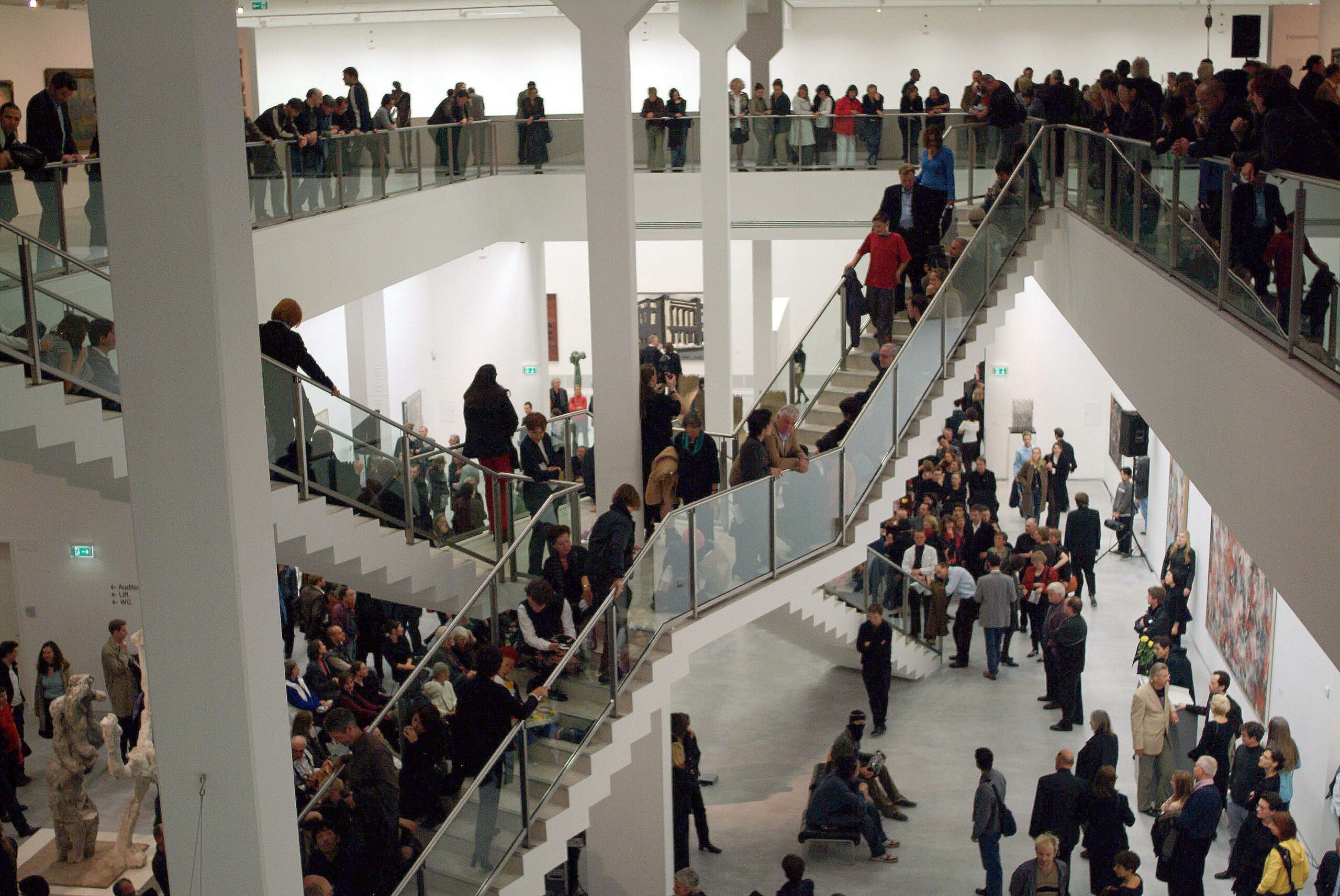 Großer Besucherandrang. Die Berlinische Galerie wird im Oktober 2004 eröffnet. Foto: Imago/frederic 
