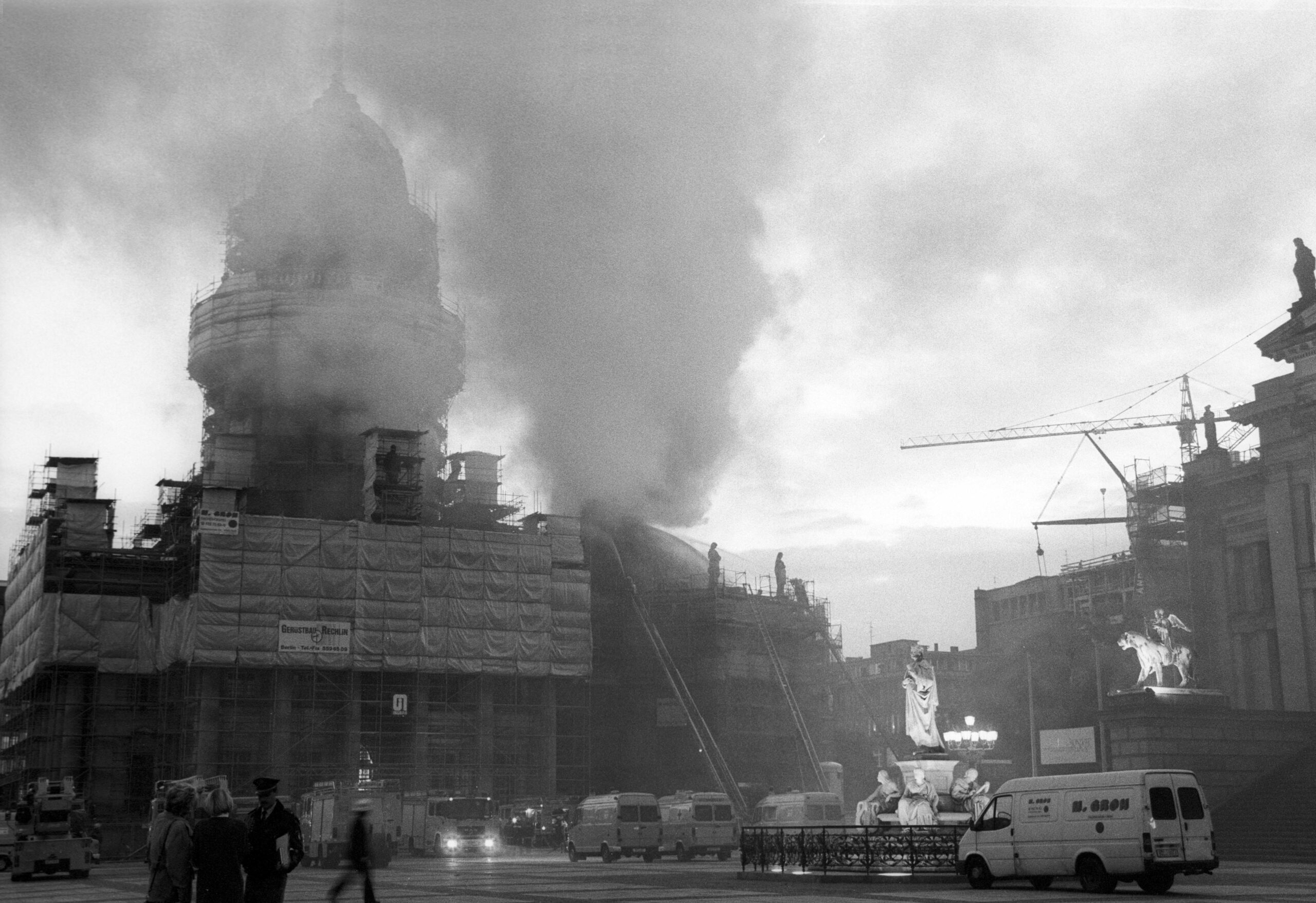 Brand in der Kuppel des Deutschen Doms am Gendarmenmarkt, 27. Oktober 1994. Foto: Imago/Detlev Konnert